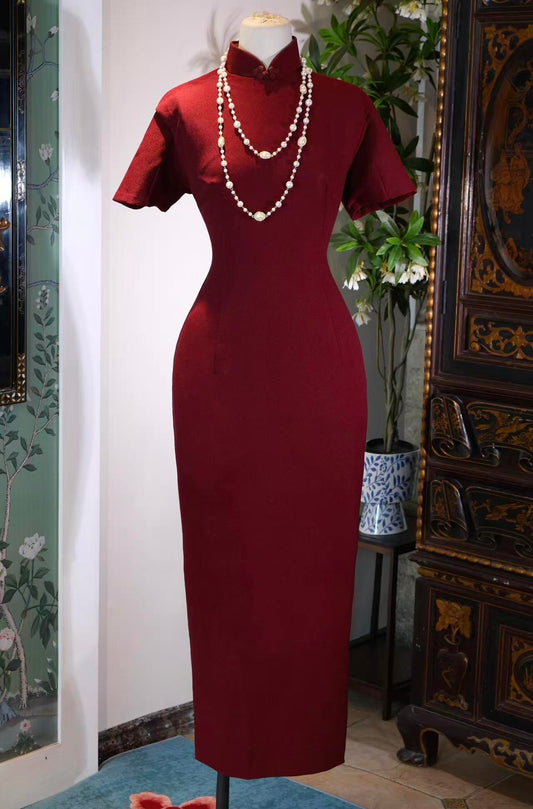 60年代 - 一件酒红意大利时装料旗袍里的时代风华 | 1960s - Timeless Elegance in Crimson: A 1960s Qipao of Italian Fashion Fabric