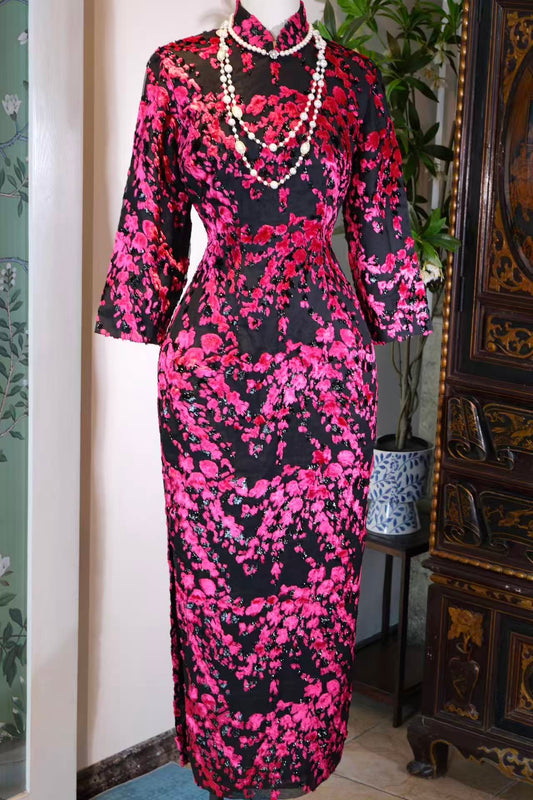 60年代 - 墨底灼红，丝绒上的六十年代东方传奇 | 1960s - Crimson on Ink: An Oriental Legend Woven in 1960s Velvet