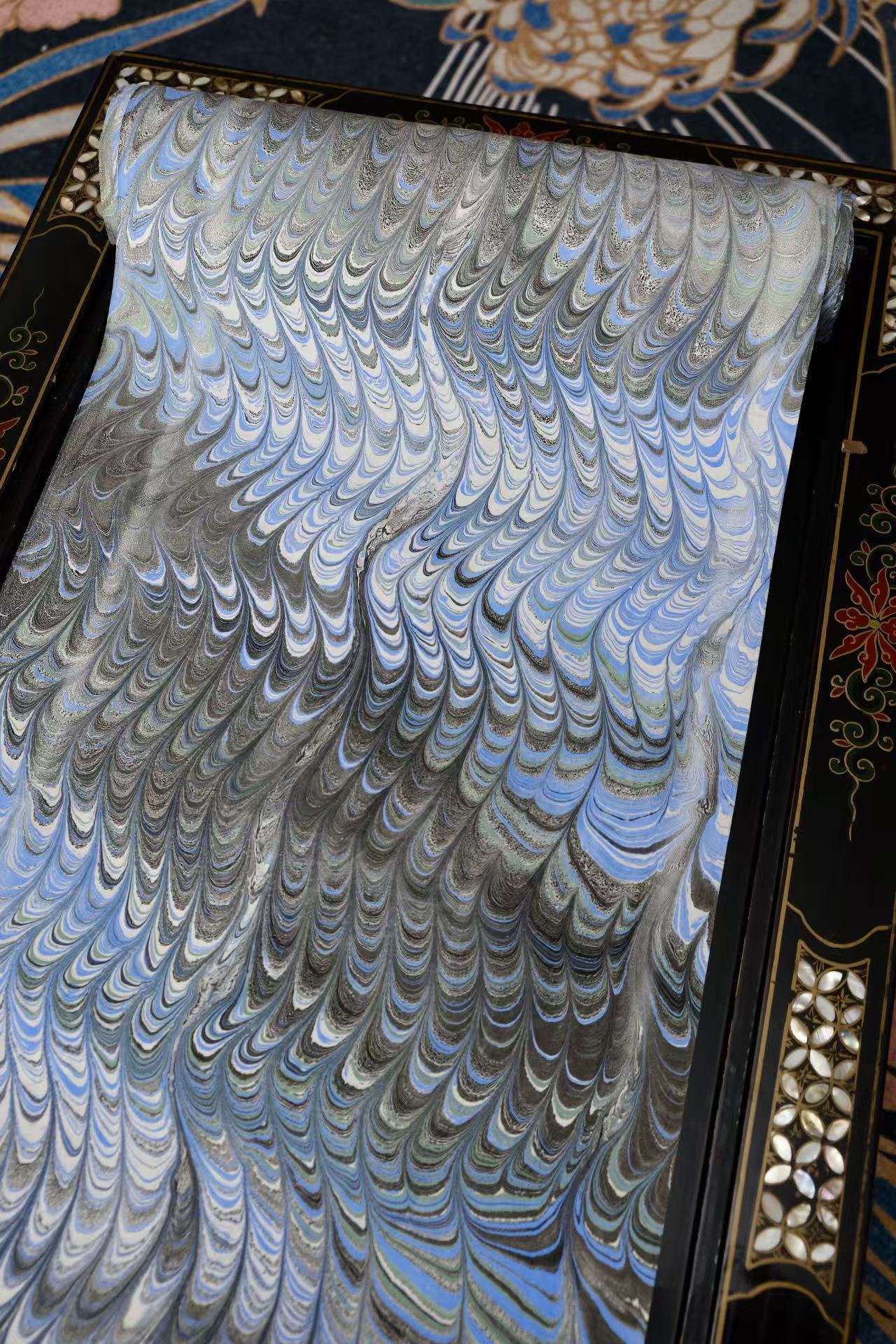 布料名 - 【层澜入梦 · 极地羽迹】艺术水拓纹真丝面料 | Fabric Name - 【Boundless Ripples · Arctic Plume】Artistic Marbling Print Silk Fabric