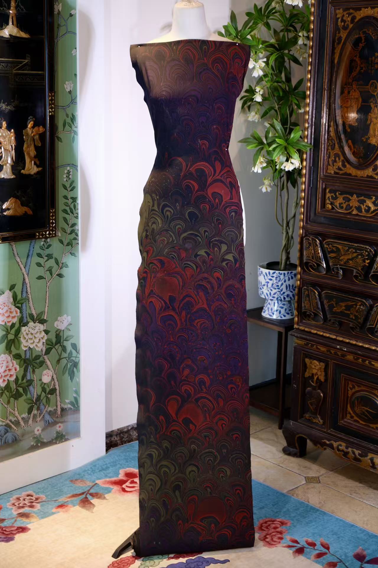 布料名 - 【暗夜流萤 · 炽燃羽翼】重磅真丝艺术水拓纹面料 | Fabric Name - 【Midnight Glow · Flaming Plumage】Artistic Marbling Silk Fabric
