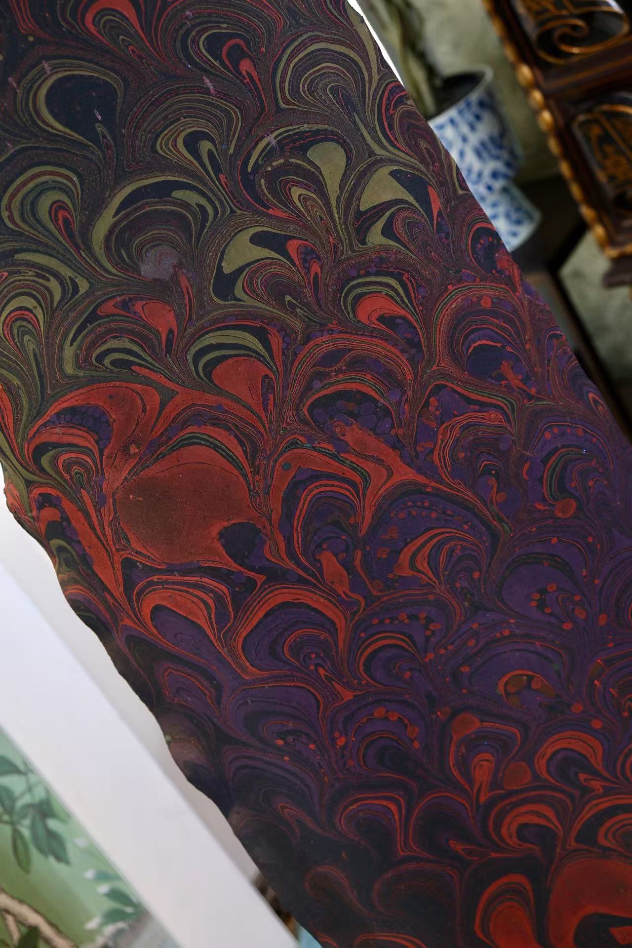 布料名 - 【暗夜流萤 · 炽燃羽翼】重磅真丝艺术水拓纹面料 | Fabric Name - 【Midnight Glow · Flaming Plumage】Artistic Marbling Silk Fabric