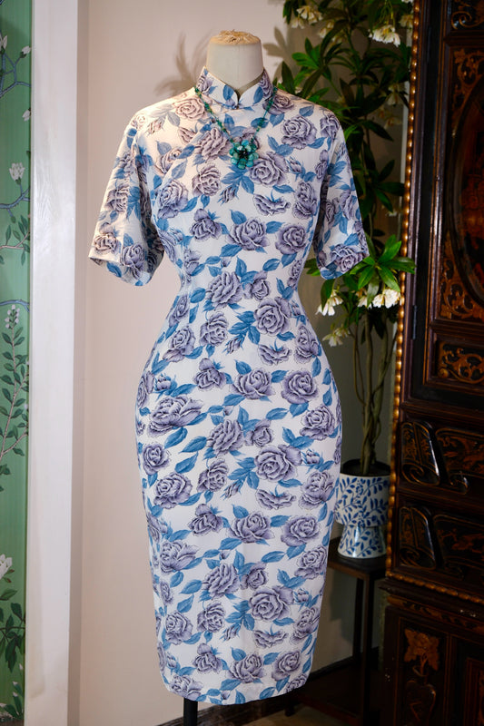 1960年代台湾制玫瑰印花古董旗袍文案 | Visions of Roses in the Far East: A 1960s Taiwanese Printed Antique Qipao