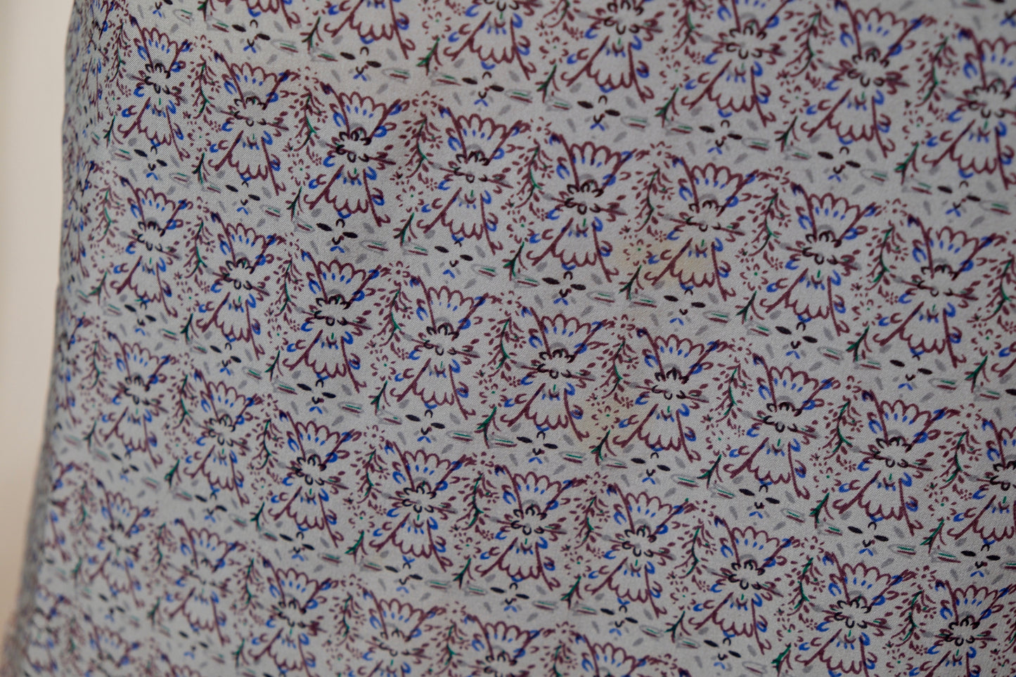 上世纪六十年代几何抽象印花台湾产古董旗袍 | Abstract Geometry Across the Strait: A 1960s Taiwanese Geometric Jacquard Antique Qipao