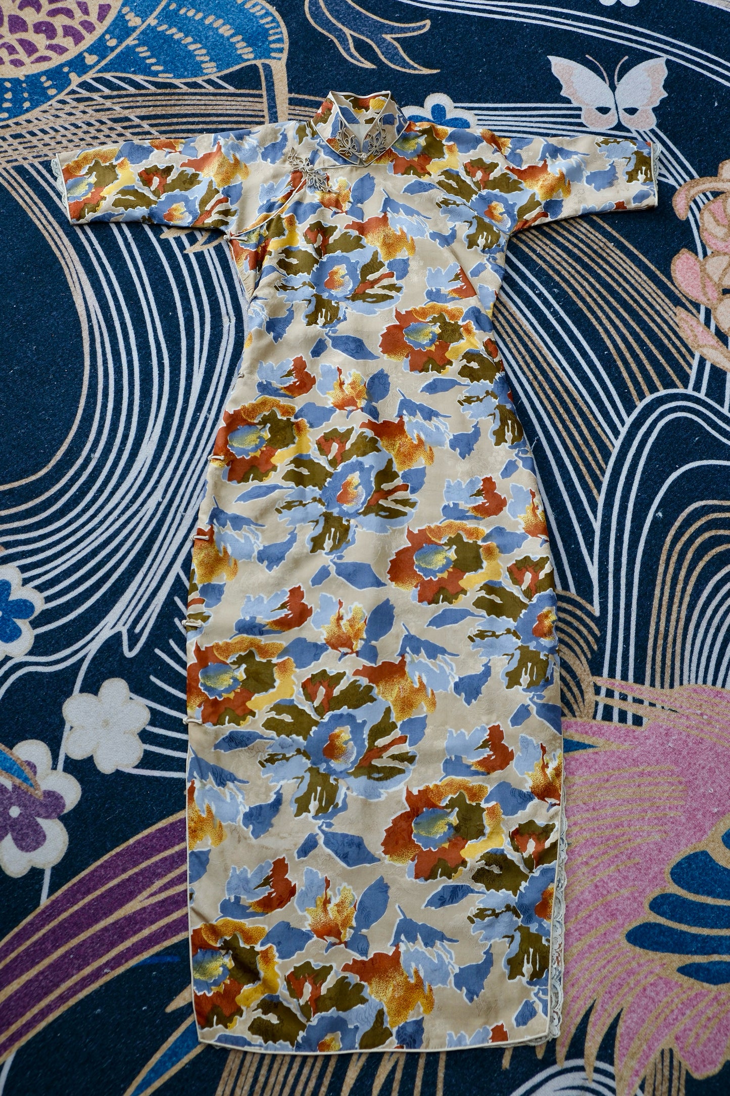 溯源·繁花 | 把莫奈的花园穿在身上，赴一场流动的盛宴 | Suyuan Archive: The Blooming Garden—An Impressionist Silk Jacquard Sample Qipao