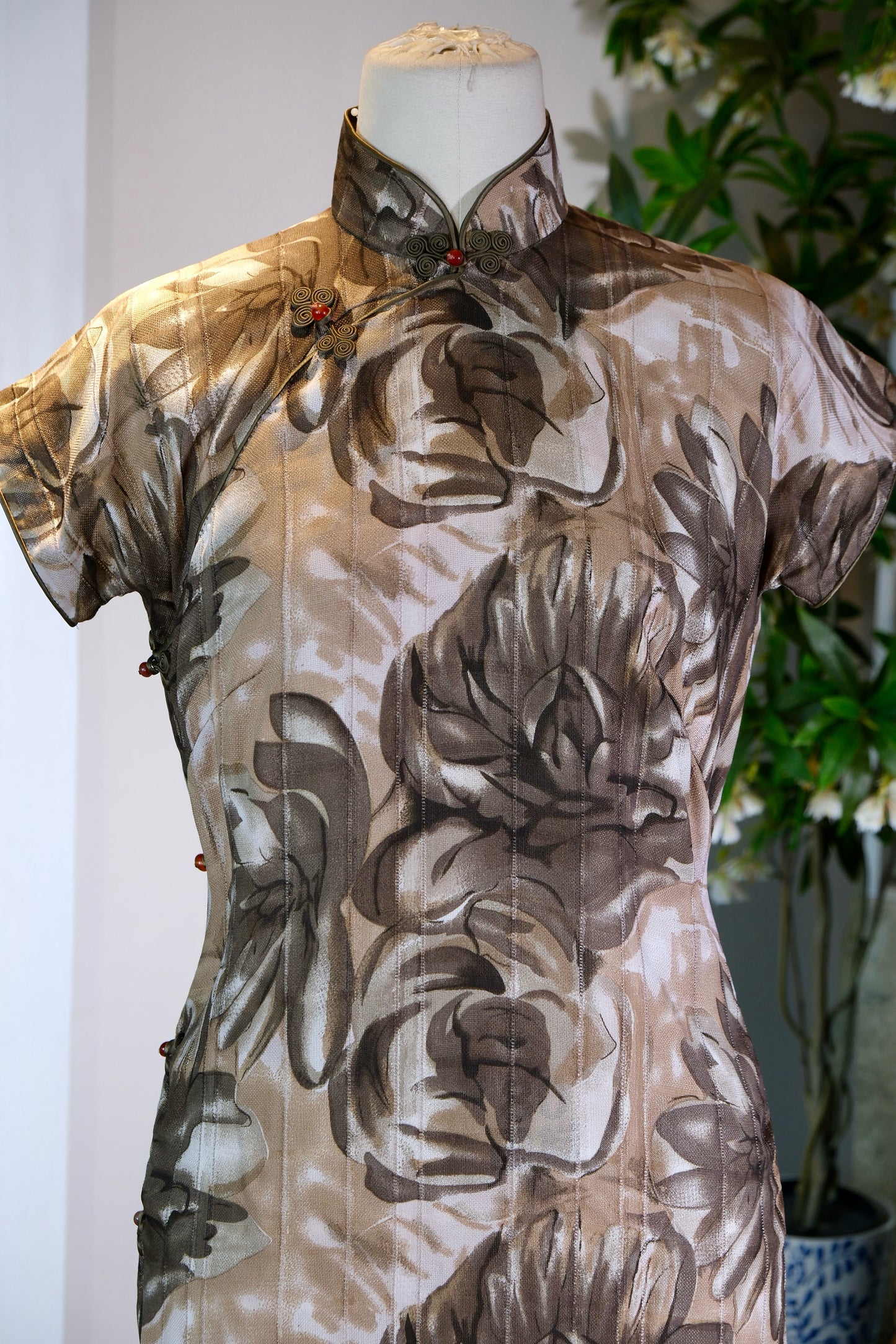 溯源·墨韵 | 将水墨丹青穿在身上，演绎时光的优雅 | Suyuan Archive: The Rhyme of Ink—An Archival Silk Luo Gauze Ink-Wash Sample Qipao