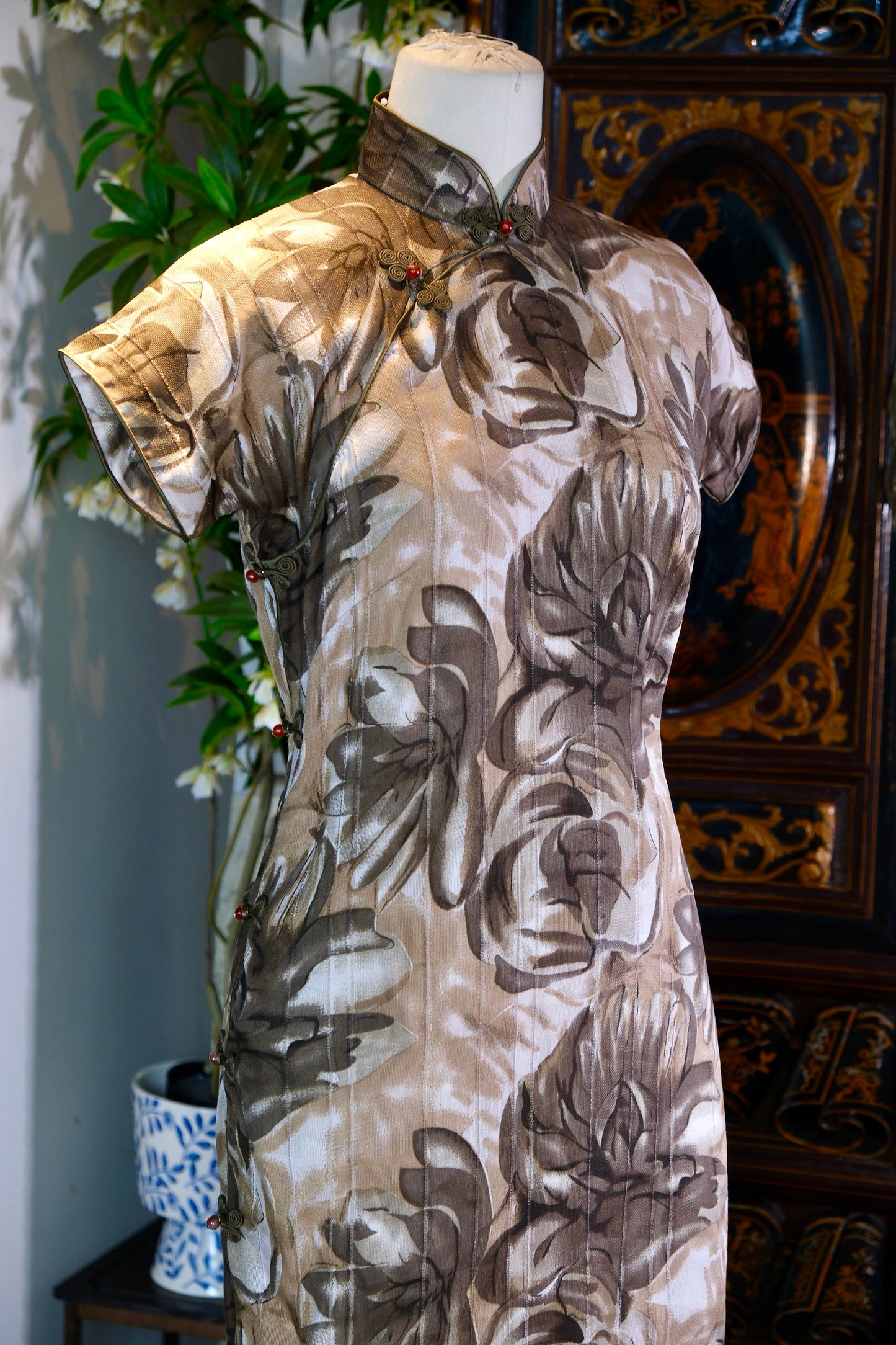 溯源·墨韵 | 将水墨丹青穿在身上，演绎时光的优雅 | Suyuan Archive: The Rhyme of Ink—An Archival Silk Luo Gauze Ink-Wash Sample Qipao