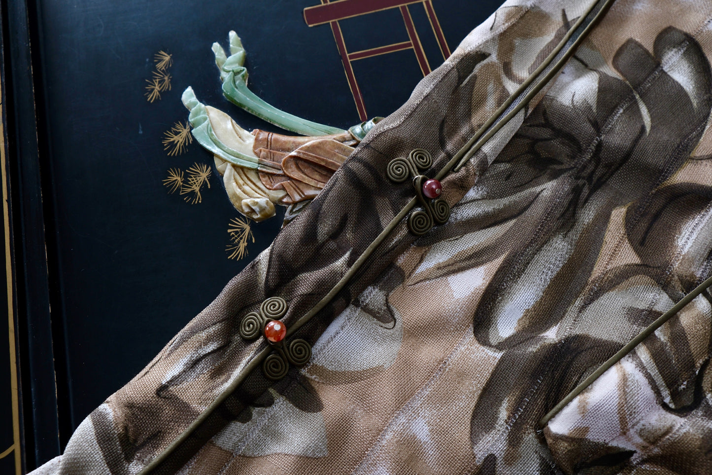 溯源·墨韵 | 将水墨丹青穿在身上，演绎时光的优雅 | Suyuan Archive: The Rhyme of Ink—An Archival Silk Luo Gauze Ink-Wash Sample Qipao