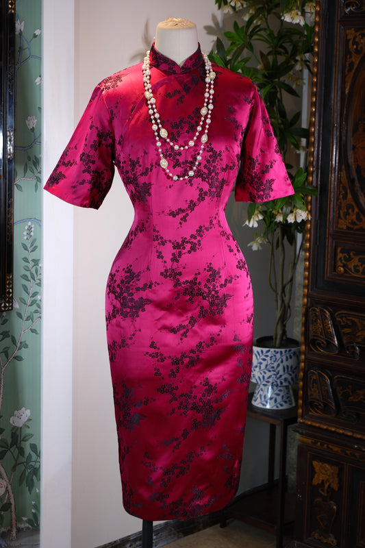 六十年代港产织锦缎梅花旗袍——流金岁月里的东方绮梦 | [A 1960s Hong Kong Archival Plum Blossom Brocade Qipao] — An Eastern Chimerical Vision Formulated Within the Golden Horizon
