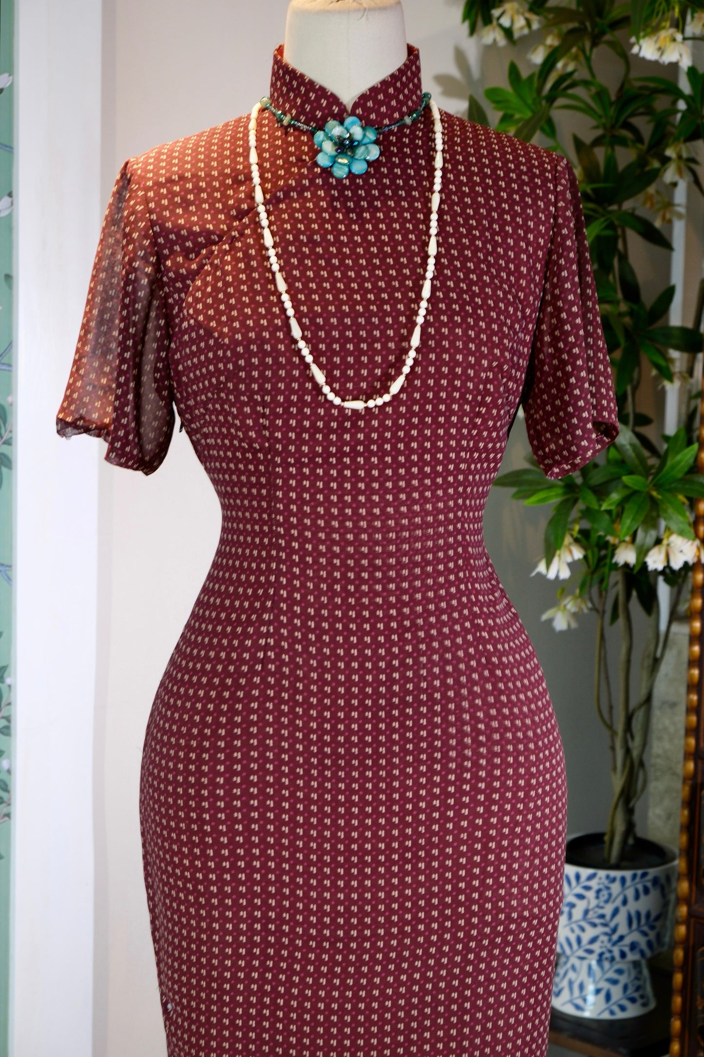 六十年代台湾印花雪纺古董旗袍——时光织就的东方雅韵 | 1960s Taiwanese Printed Chiffon Vintage Qipao — The Eastern Elegance Woven by Time