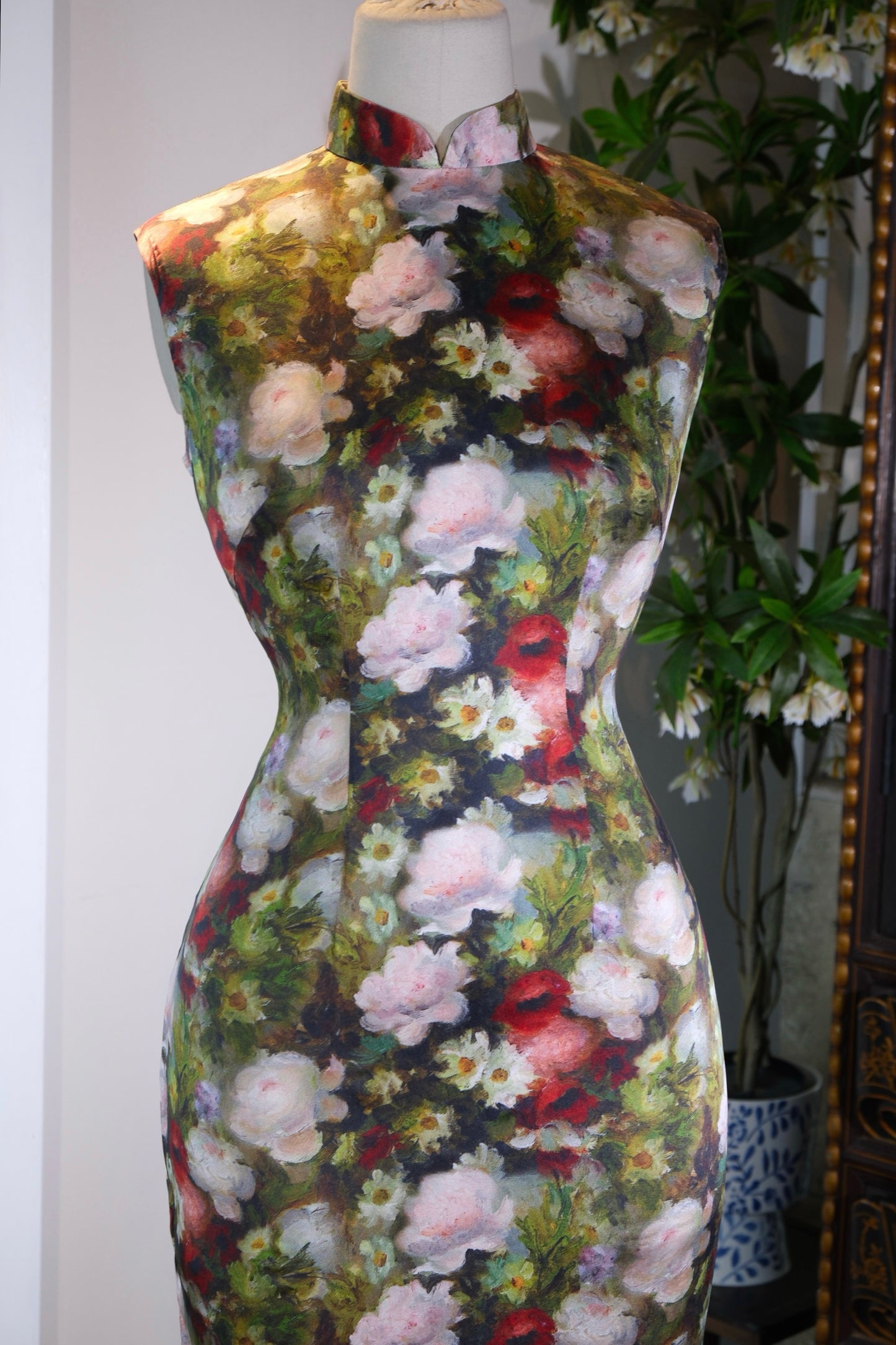 溯源绸缎｜把莫奈花园穿在身上，复刻60年代港风旧梦 | Suyuan Silk | Wearing Monet's Garden: Re-Engineering the Retro Romance of 1960s Hong Kong Glamour