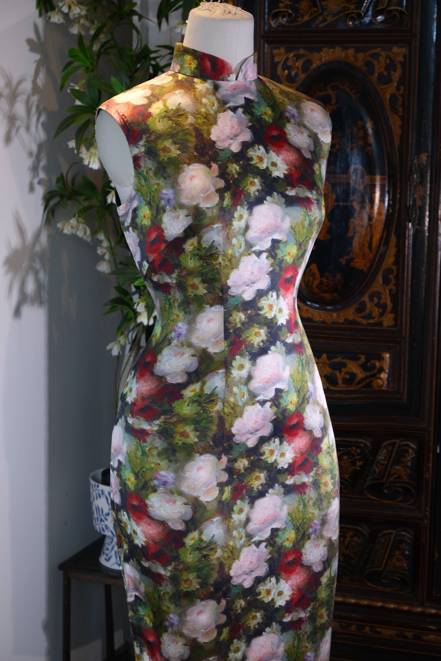 溯源绸缎｜把莫奈花园穿在身上，复刻60年代港风旧梦 | Suyuan Silk | Wearing Monet's Garden: Re-Engineering the Retro Romance of 1960s Hong Kong Glamour