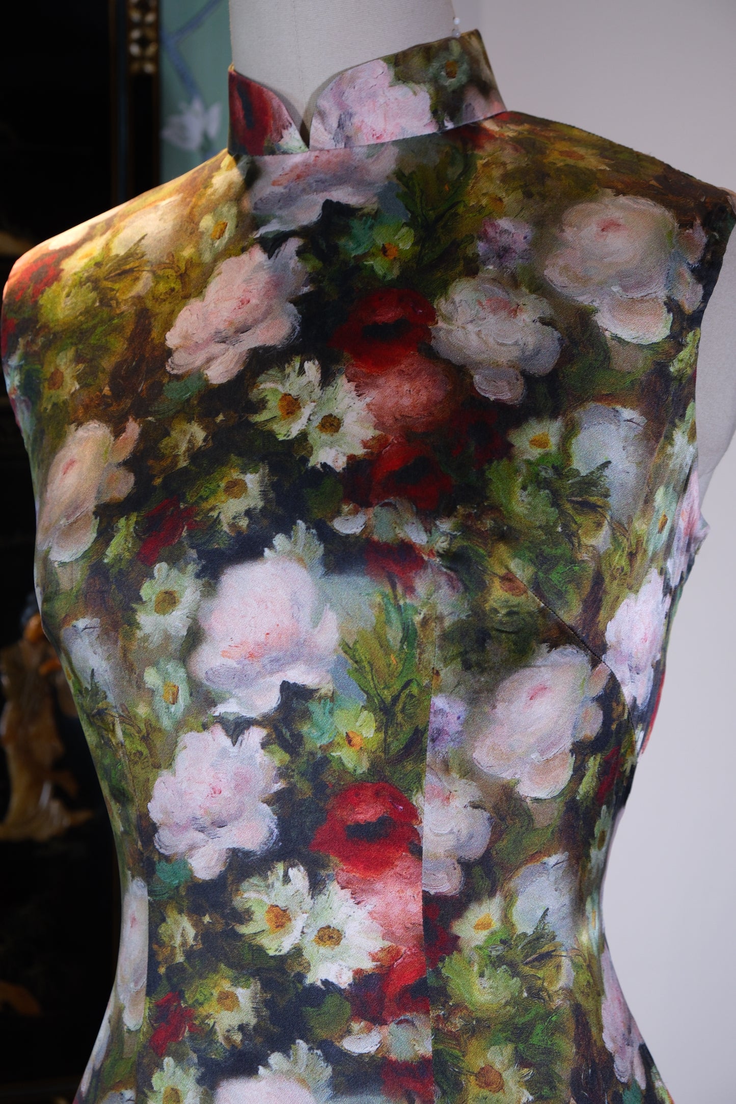 溯源绸缎｜把莫奈花园穿在身上，复刻60年代港风旧梦 | Suyuan Silk | Wearing Monet's Garden: Re-Engineering the Retro Romance of 1960s Hong Kong Glamour