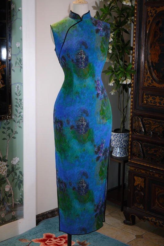 溯源绸缎｜油画入梦，港风重塑——100%桑蚕丝鬼绉旗袍样衣赏析 | Suyuan Silk | Oil Painting in Dreams, Hong Kong Style Re-Imagined — An Appreciation of a 100% Mulberry Silk Ghost-Crepe Qipao Prototype