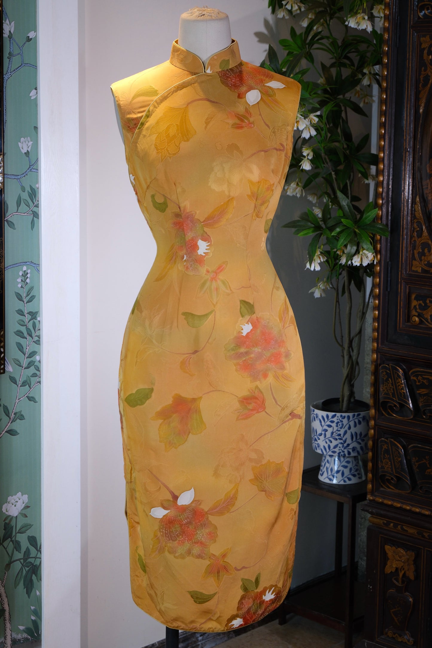 溯源绸缎·时光织锦｜港工旗袍样衣赏析 | Suyuan Silk • Brocade of Time | An Archival Evaluation of a Hong Kong-Style Qipao Prototype