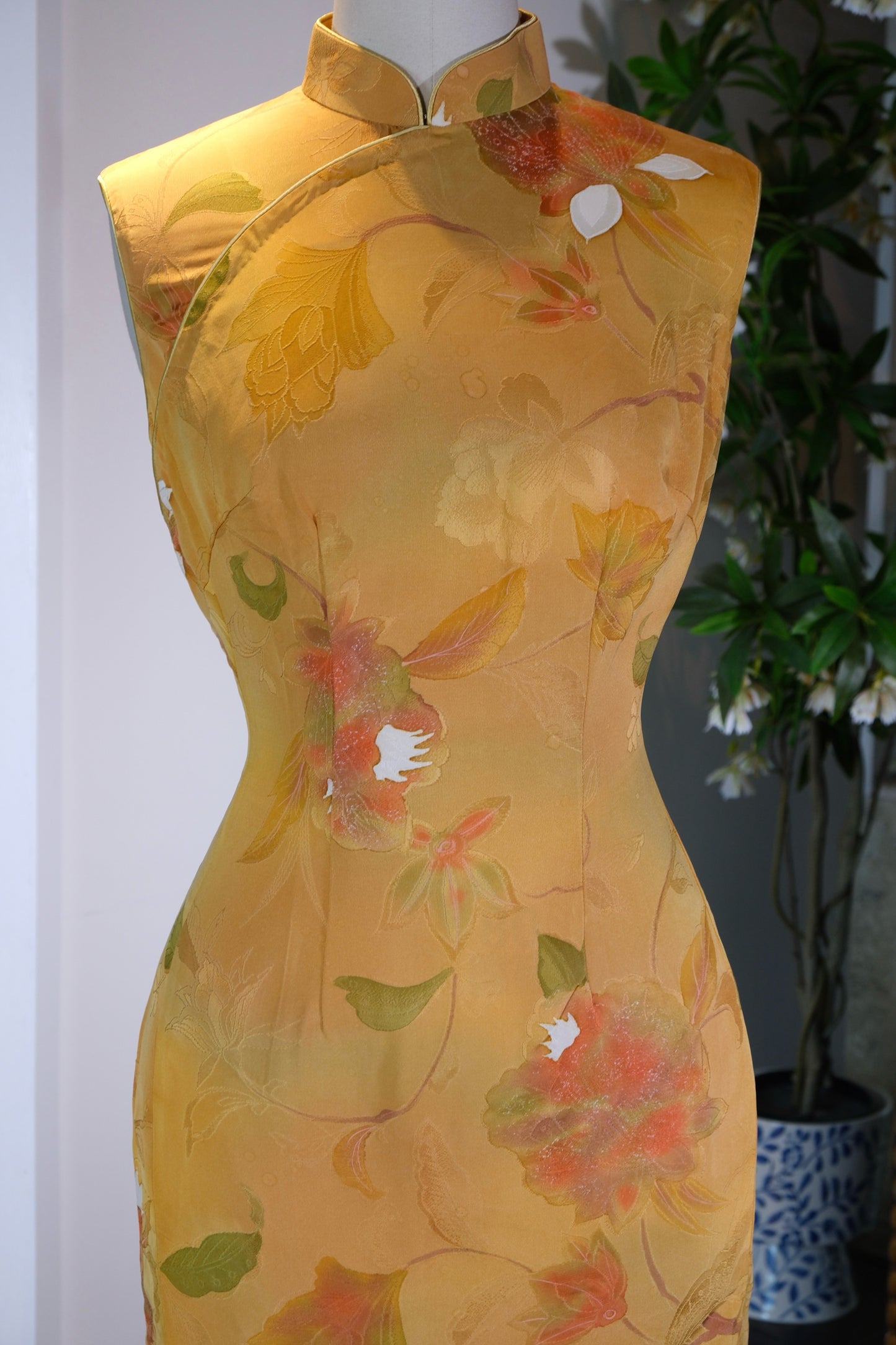 溯源绸缎·时光织锦｜港工旗袍样衣赏析 | Suyuan Silk • Brocade of Time | An Archival Evaluation of a Hong Kong-Style Qipao Prototype