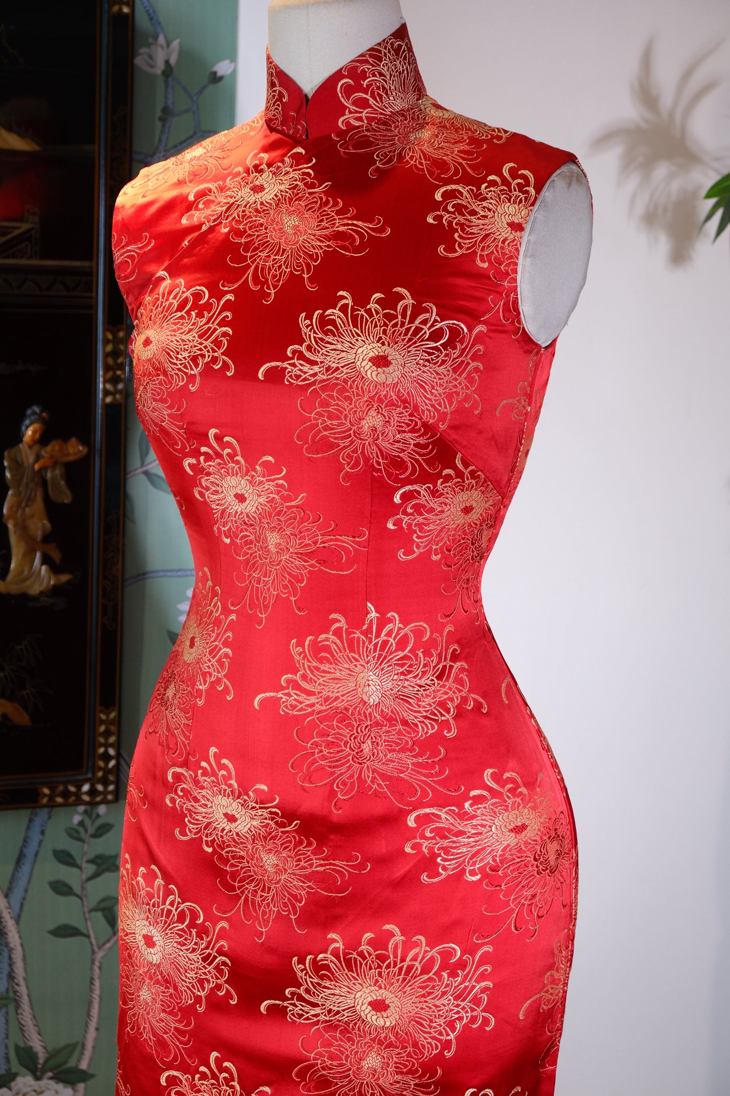 六十年代香港织锦缎古董旗袍——岁月里的东方绮梦 | The 1960s Hong Kong Woven Gold Brocade Antique Qipao — An Eastern Fantasy Frozen in Time