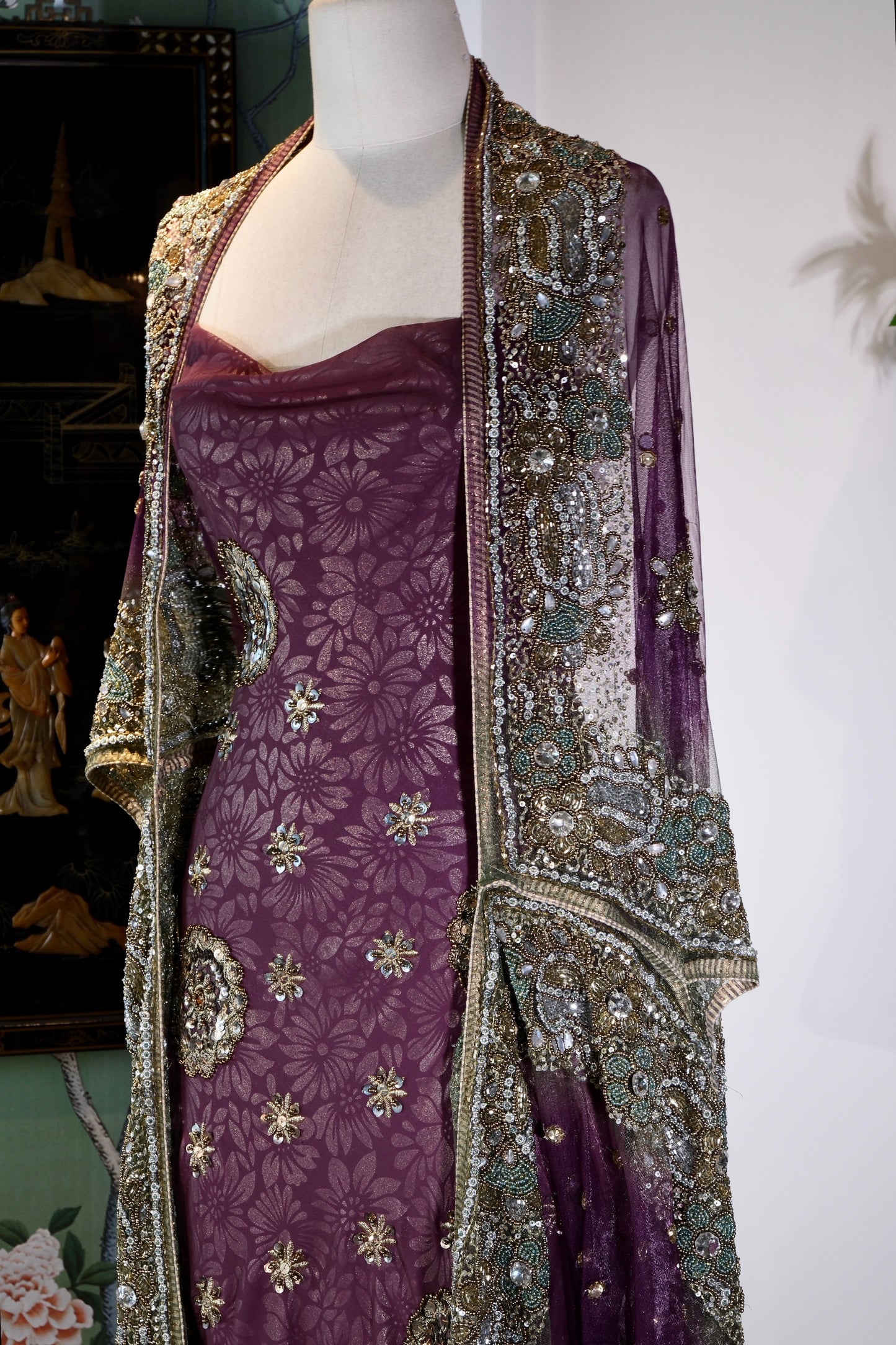 【紫韵繁花与流金：被时光淬炼的复古神话】| Purple Rhythm, Floral Profusion, and Flowing Gold: A Mythos Refined by Time — An Archival Analysis of a 1930s-Inspired Custom Silk Bias-Cut Ensemble