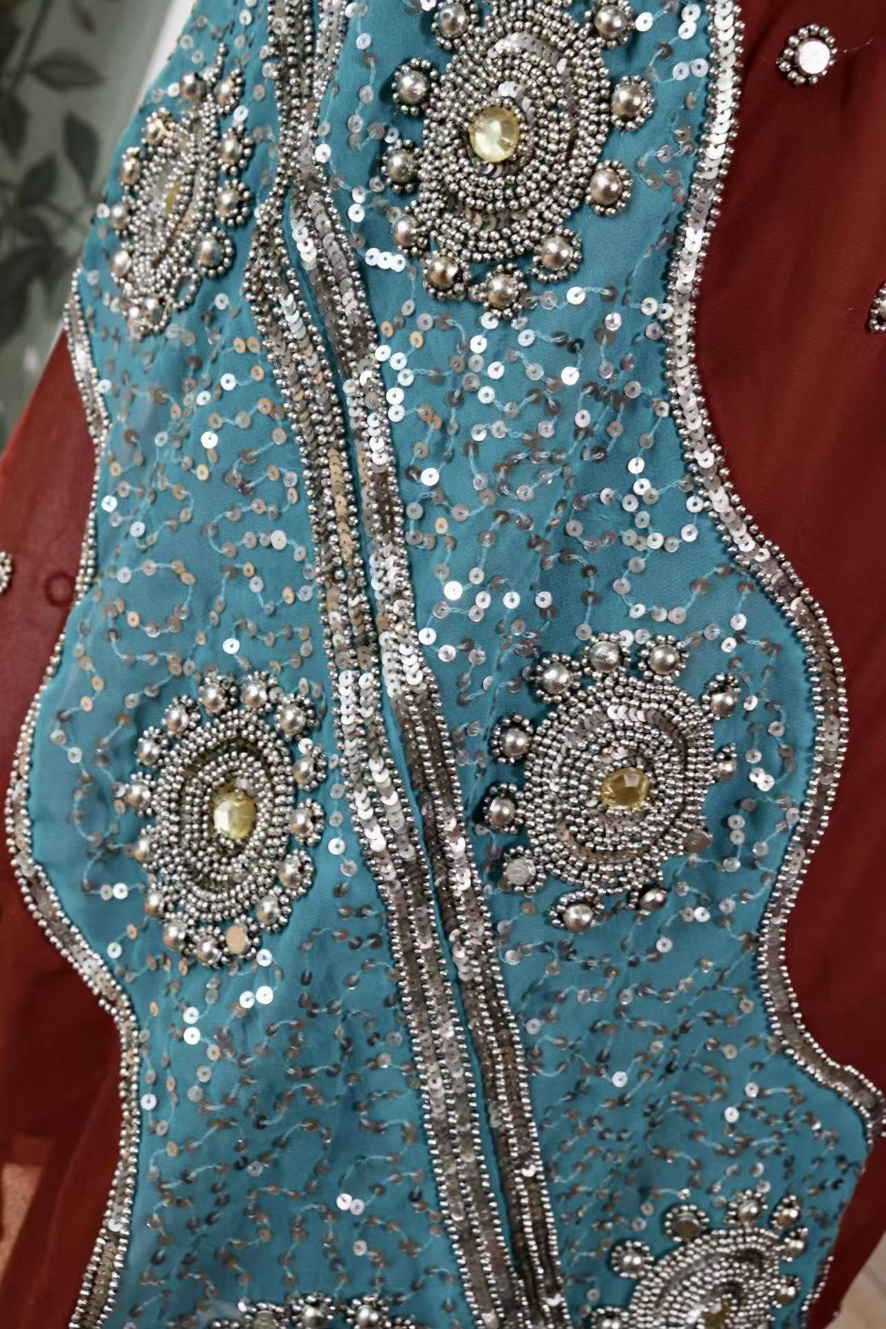 【朱砂与孔雀蓝：被时光封存的旧梦绮歌】| Cinnabar and Peacock Blue: A Sealed Symphony of the Gilded Era — An Archival Analysis of a 1930s-Inspired Custom Silk Bias-Cut Ensemble