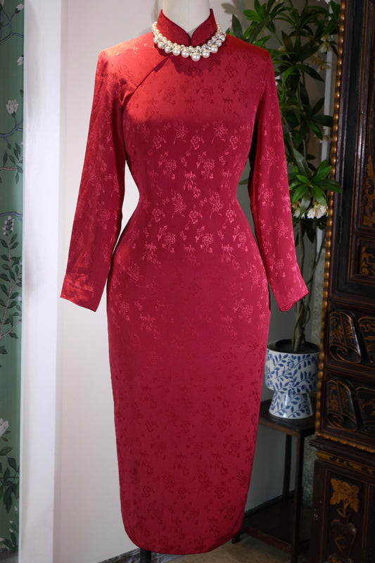 【岁月织锦·六十年代港产暗纹提花线香绲旗袍】| Woven Brocade of Time: A 1960s Hong Kong-Produced Damask Jacquard Qipao with "Incense-Line" Piping
