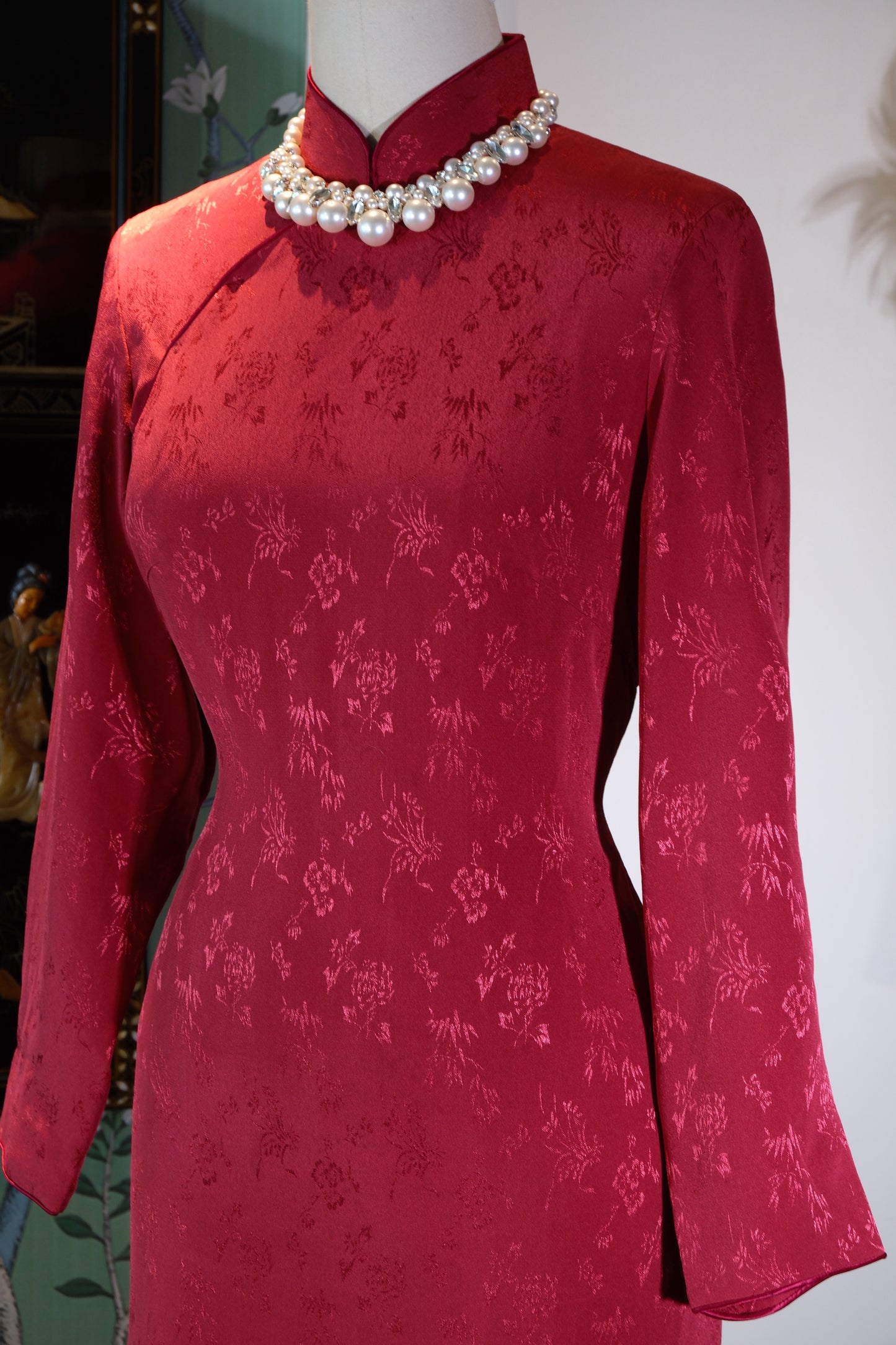 【岁月织锦·六十年代港产暗纹提花线香绲旗袍】| Woven Brocade of Time: A 1960s Hong Kong-Produced Damask Jacquard Qipao with "Incense-Line" Piping