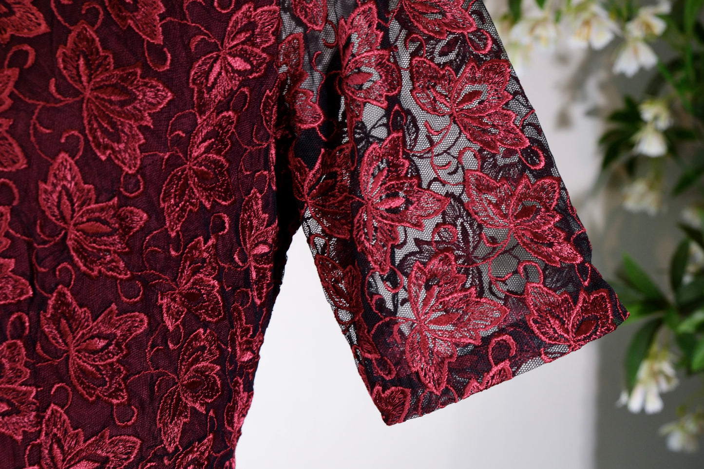 《枫叶红妆·岁月流金——六十年代台产古董旗袍》| Maple Leaves and Crimson Finery — The Golden Age of a 1960s Taiwan-Produced Antique Qipao