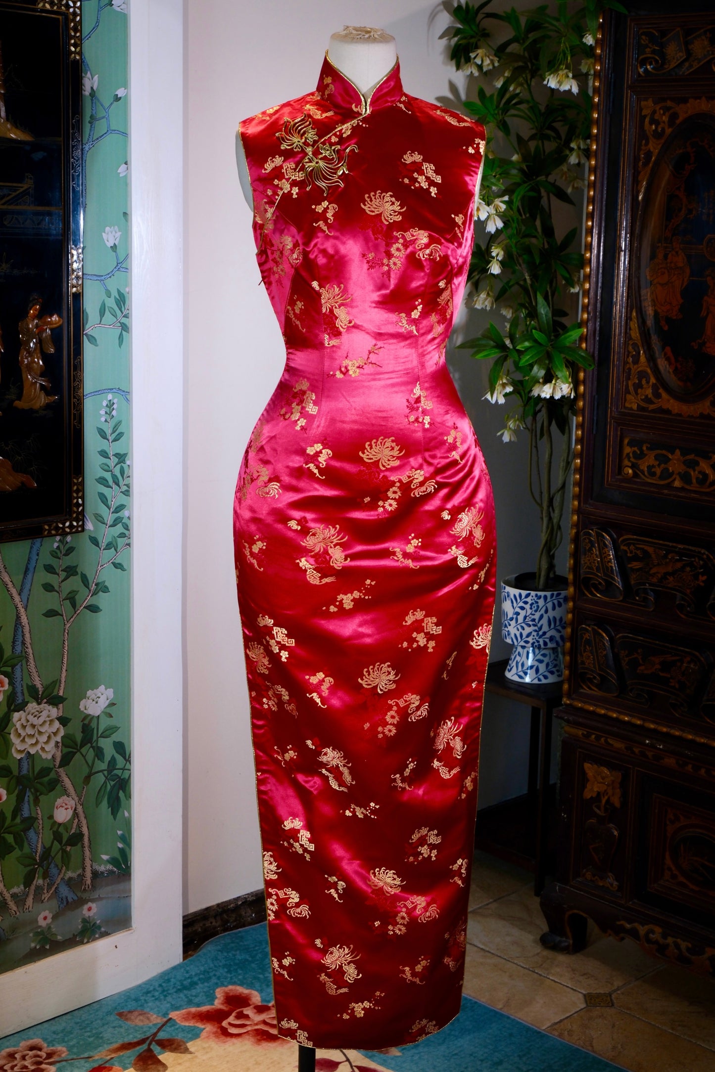 锦瑟华年，台南旧梦——1960s佳美高级织锦缎旗袍考释与鉴赏 | The Splendor of Youth and a Tainan Dream — Historical Annotation and Curatorial Appreciation of a 1960s "Jiamei" High-End Brocade Qipao