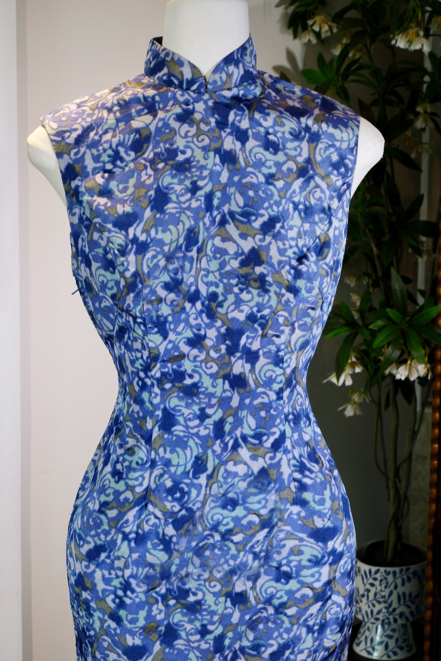 "Flowing Blue and White Patterns over Green Seas and Cloud Billows · A Chronicle of 1960s Hong Kong Modernity"