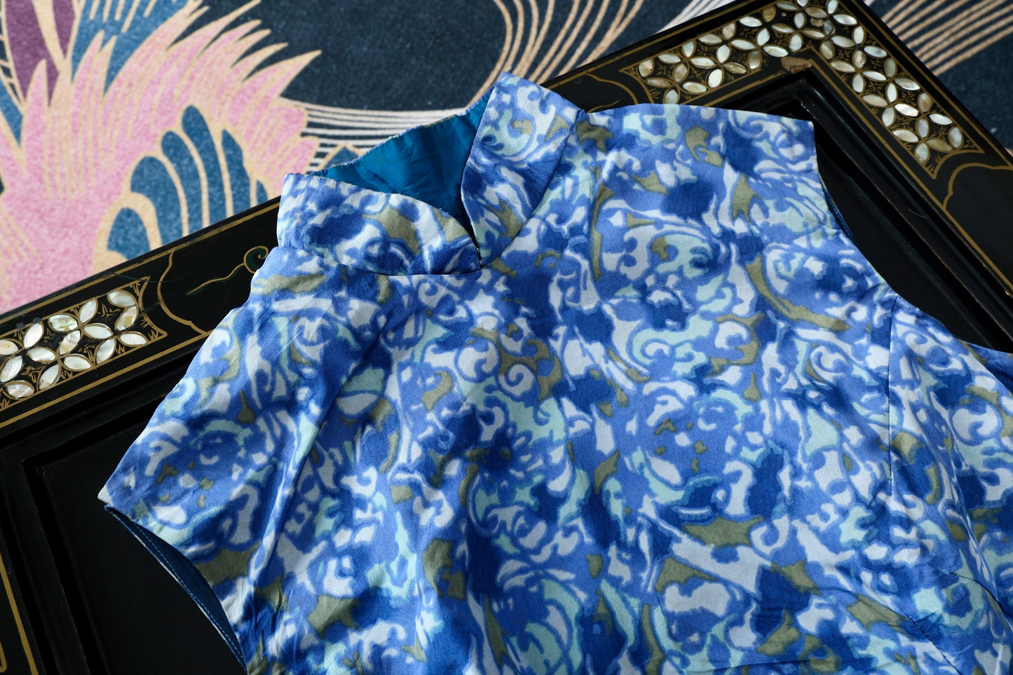 "Flowing Blue and White Patterns over Green Seas and Cloud Billows · A Chronicle of 1960s Hong Kong Modernity"