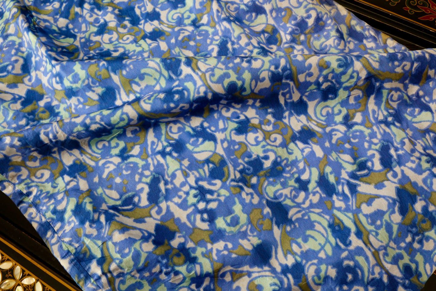 "Flowing Blue and White Patterns over Green Seas and Cloud Billows · A Chronicle of 1960s Hong Kong Modernity"