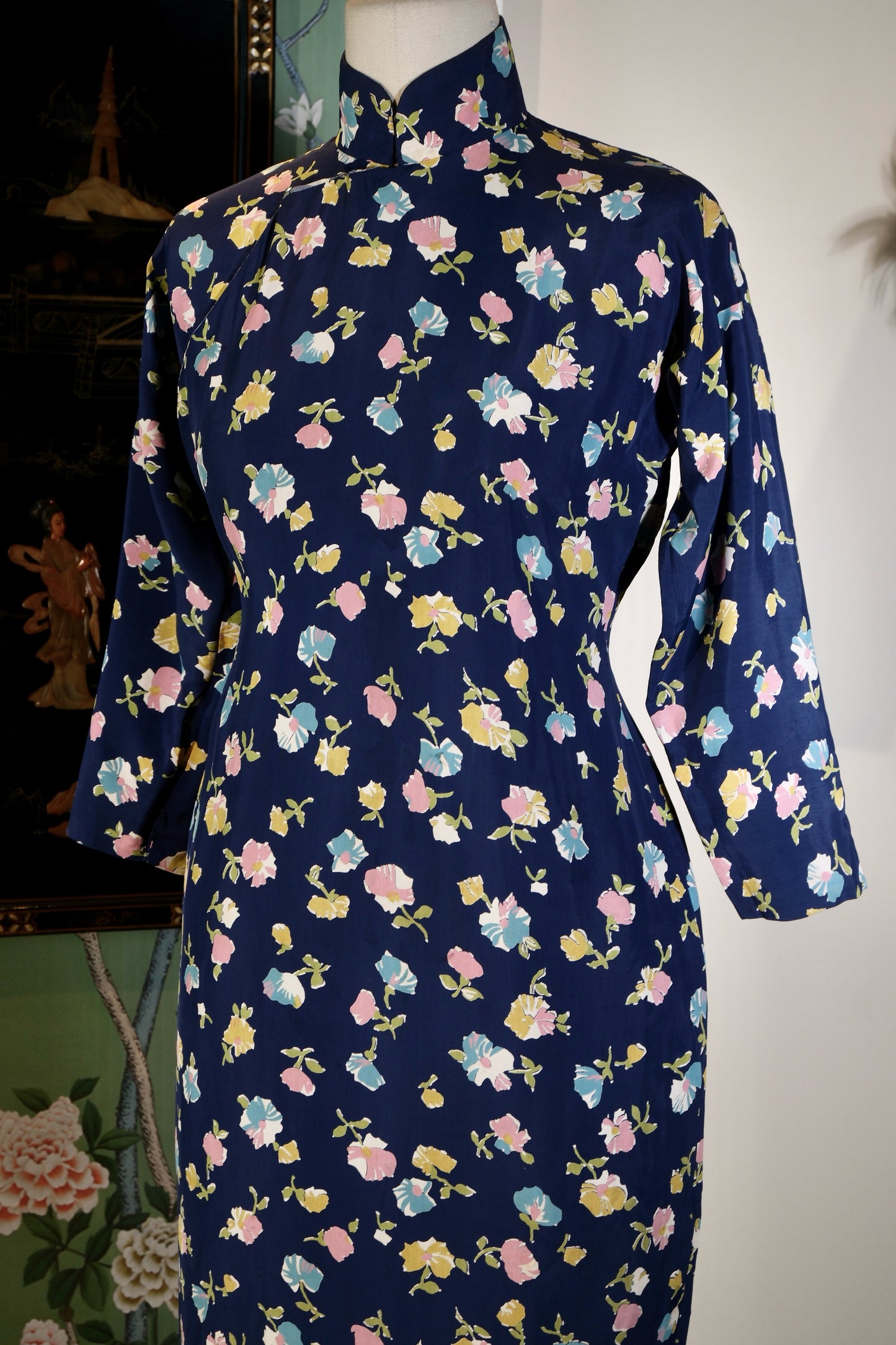 《衣褶里的旧时光：那一抹属于民国女子的深蓝与繁花》| "Old Times in the Folds of Apparel: That Stroke of Deep Blue and Teeming Blossoms Belonging to Republic-Era Women"