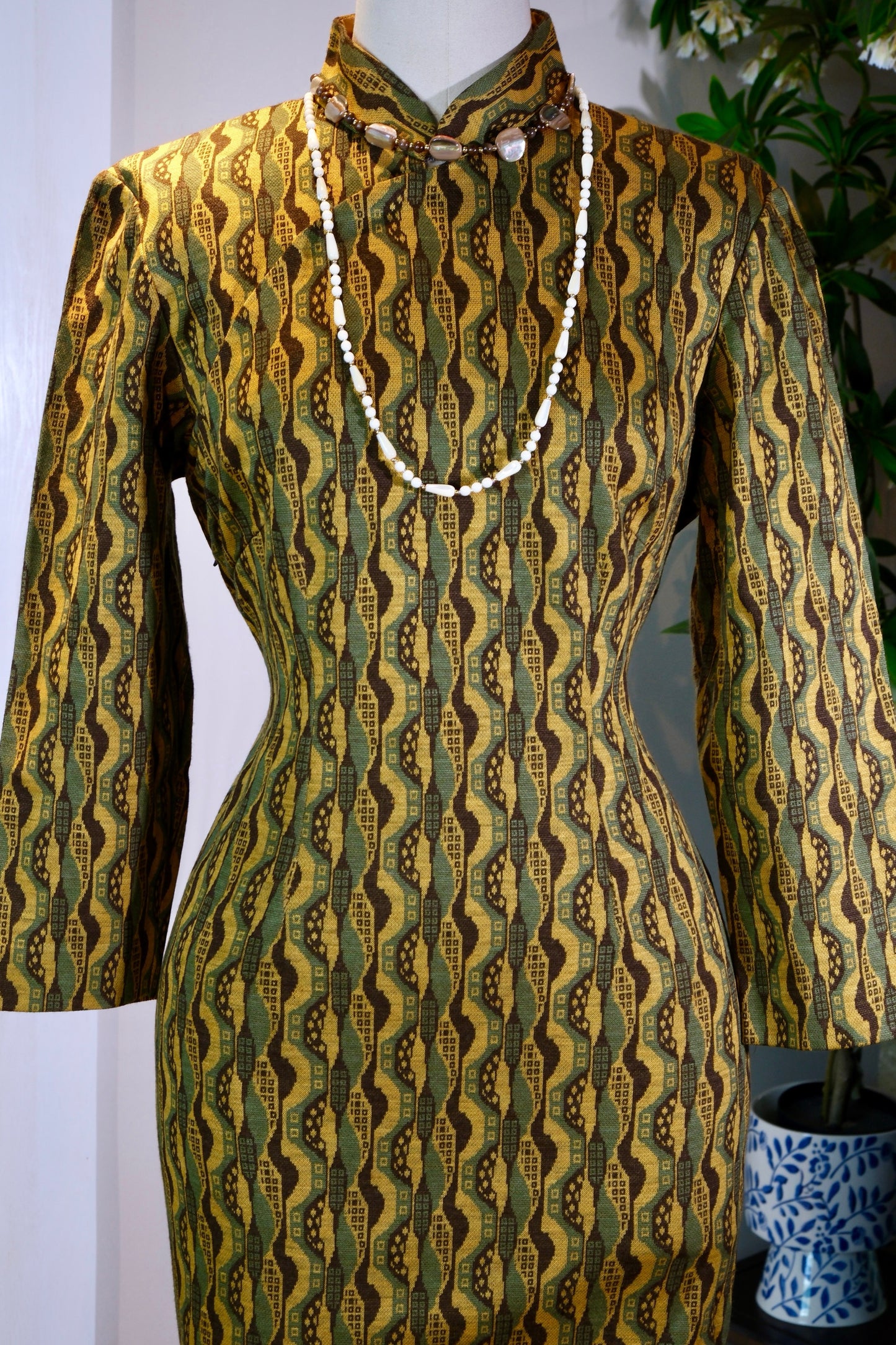 流金岁月里的织锦华章——六十年代港产古董旗袍鉴赏 | "The Brocade Chapter of a Golden Epoch: Connoisseurship of a 1960s Hong Kong-Manufactured Antique Qipao"