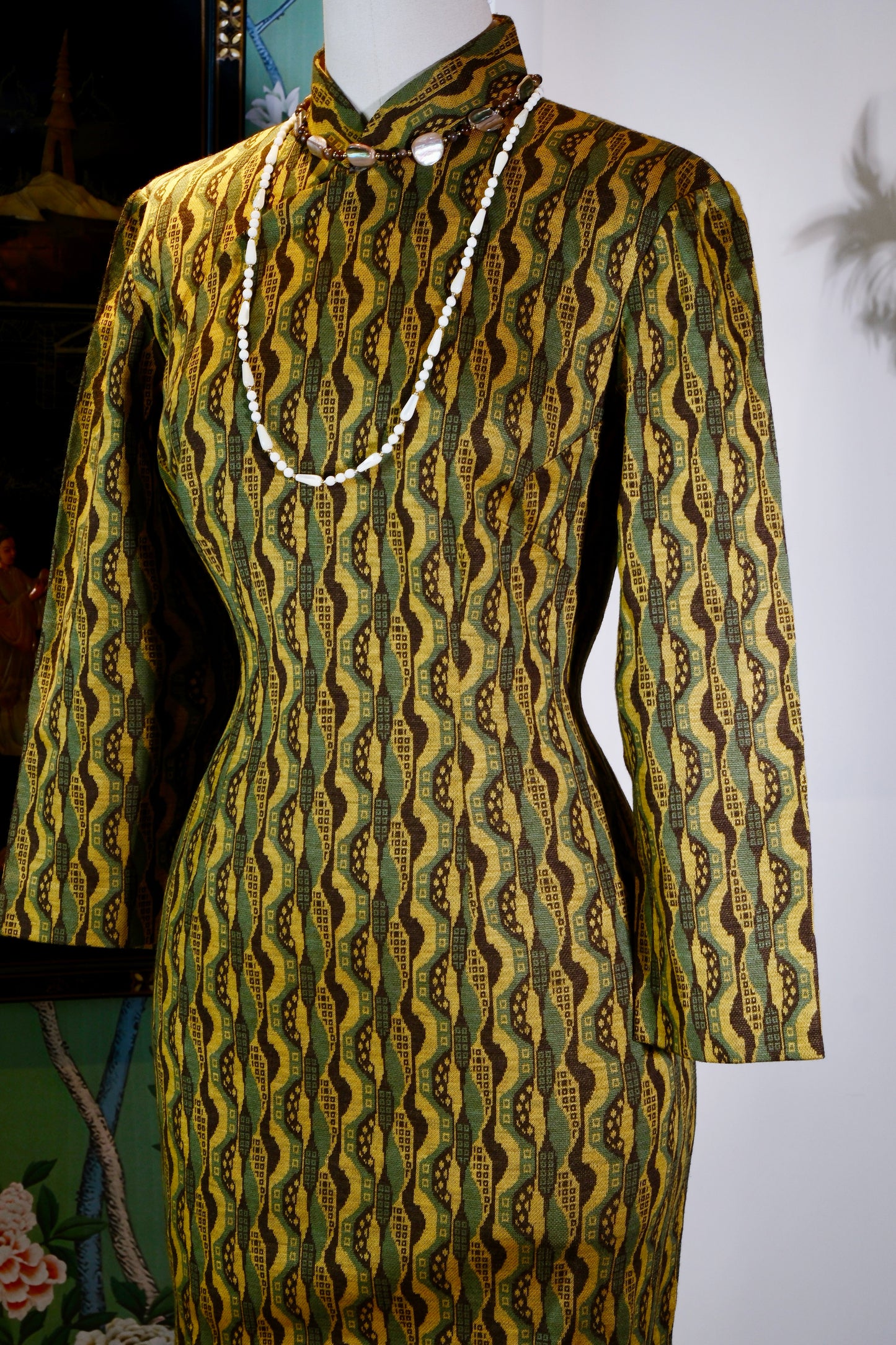 流金岁月里的织锦华章——六十年代港产古董旗袍鉴赏 | "The Brocade Chapter of a Golden Epoch: Connoisseurship of a 1960s Hong Kong-Manufactured Antique Qipao"