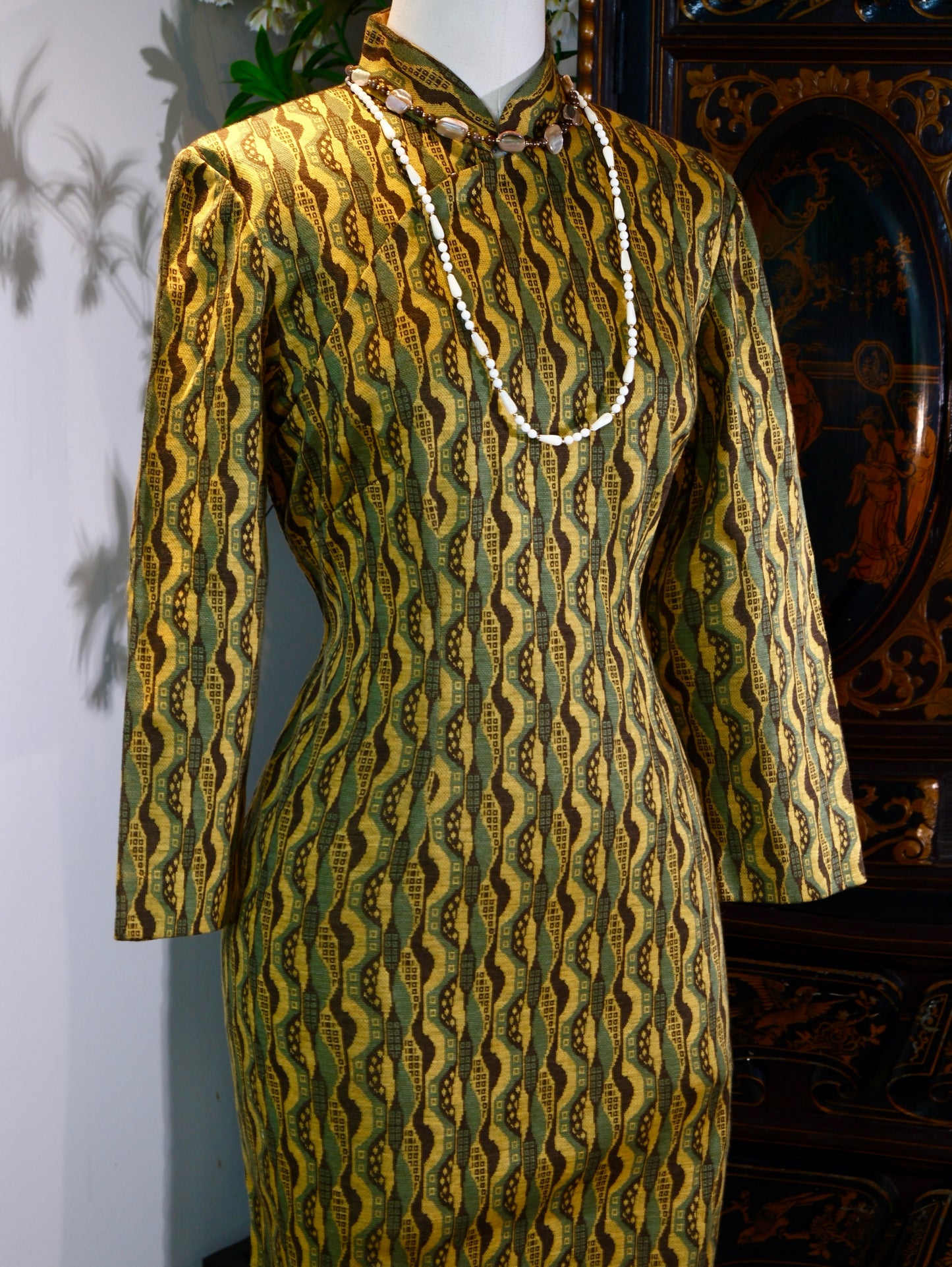 流金岁月里的织锦华章——六十年代港产古董旗袍鉴赏 | "The Brocade Chapter of a Golden Epoch: Connoisseurship of a 1960s Hong Kong-Manufactured Antique Qipao"