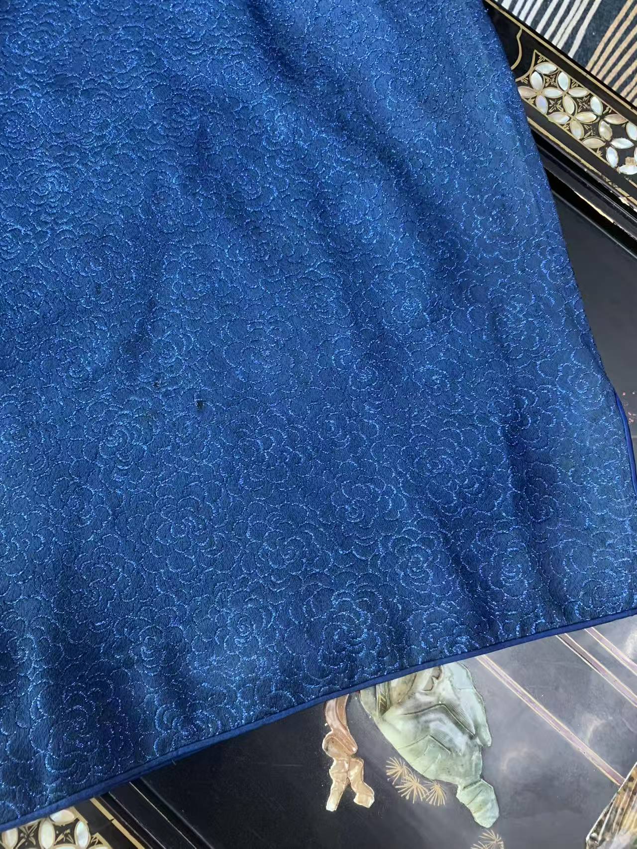 《香江织梦：1950s意大利提花玫瑰古董旗袍》| Fragrant Harbor Weaving Dreams: A 1950s Hong Kong-Manufactured Italian Jacquard Rose Antique Qipao
