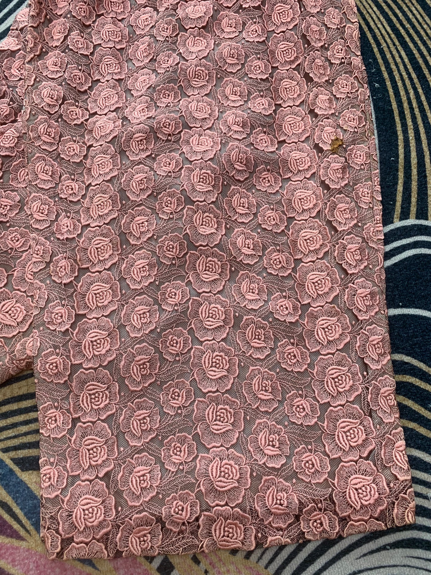 【尘封的玫瑰：六十年代台产法式蕾丝旗袍鉴赏】| 【The Dusty Rose: Appreciation of a 1960s Taiwanese-Made French Lace Qipao】