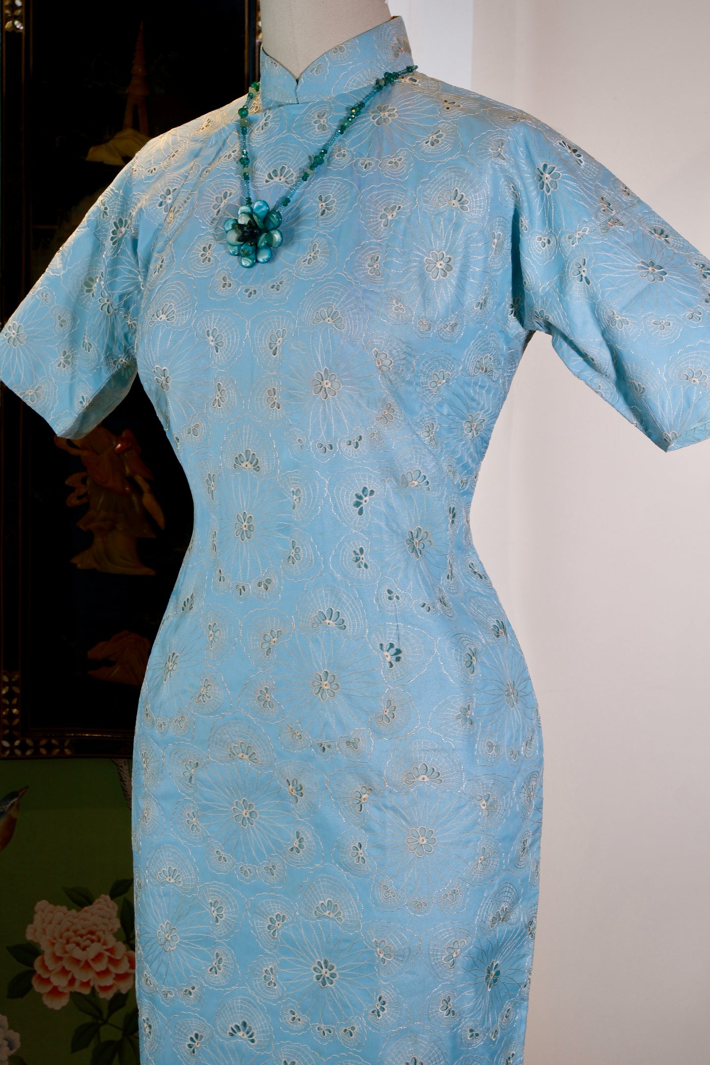 碧海潮生：五十年代法式机绣纯棉蕾丝古董旗袍 | A Rising Tide Over the Jade Sea: Appreciation of a 1950s French Machine-Embroidered Pure Cotton Lace Antique Qipao