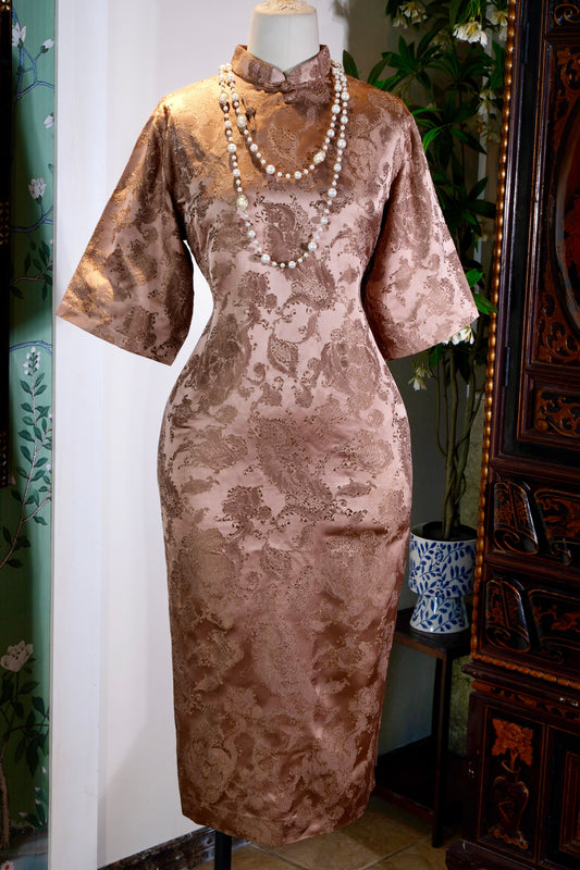 锦瑟华年：六十年代台湾提花缎旗袍鉴赏 | Golden Youth: Appreciation of a 1960s Taiwanese Jacquard Satin Qipao