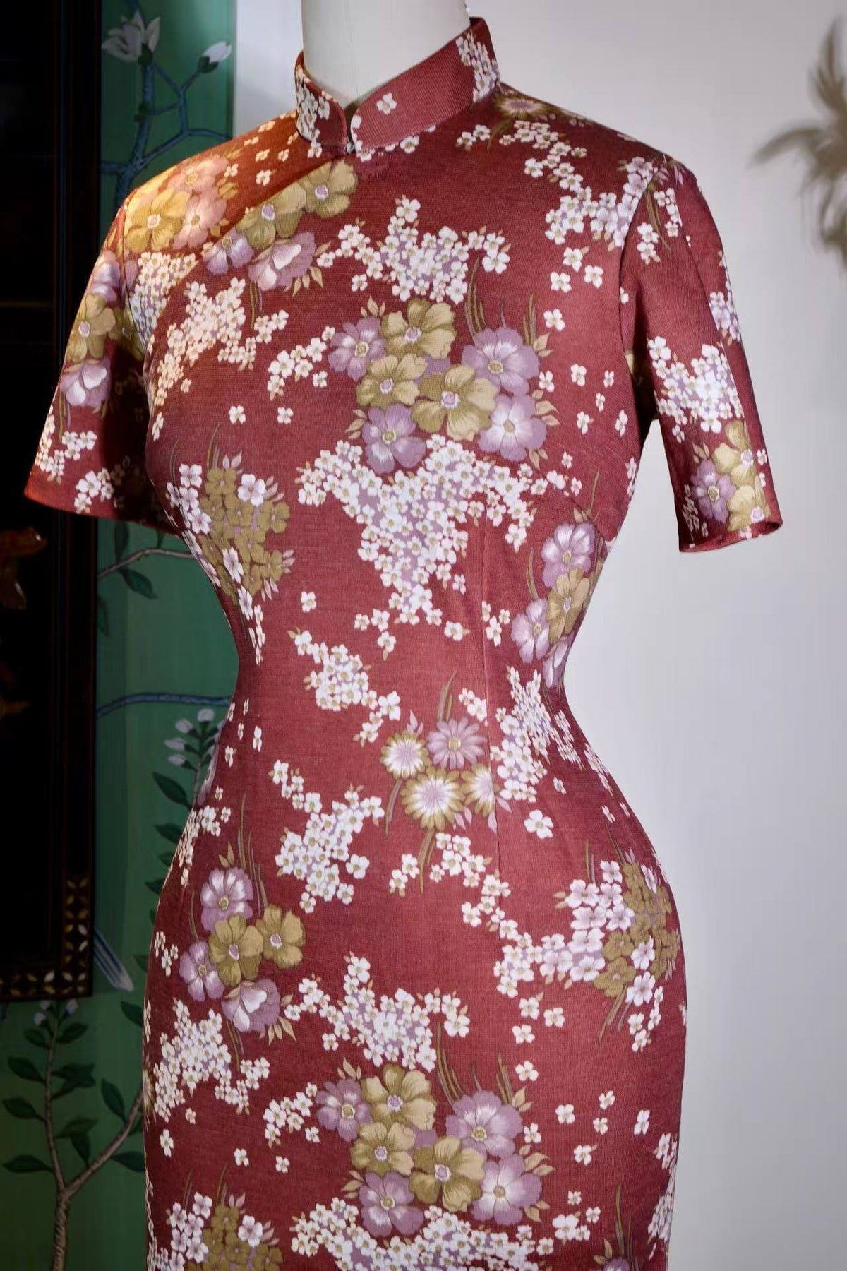 1960s 宝岛旧梦·南洋碎花赭石红古董旗袍 | A 1960s Dream of Formosa: Vintage Nanyang Dainty Floral Cheongsam in Ochre Red