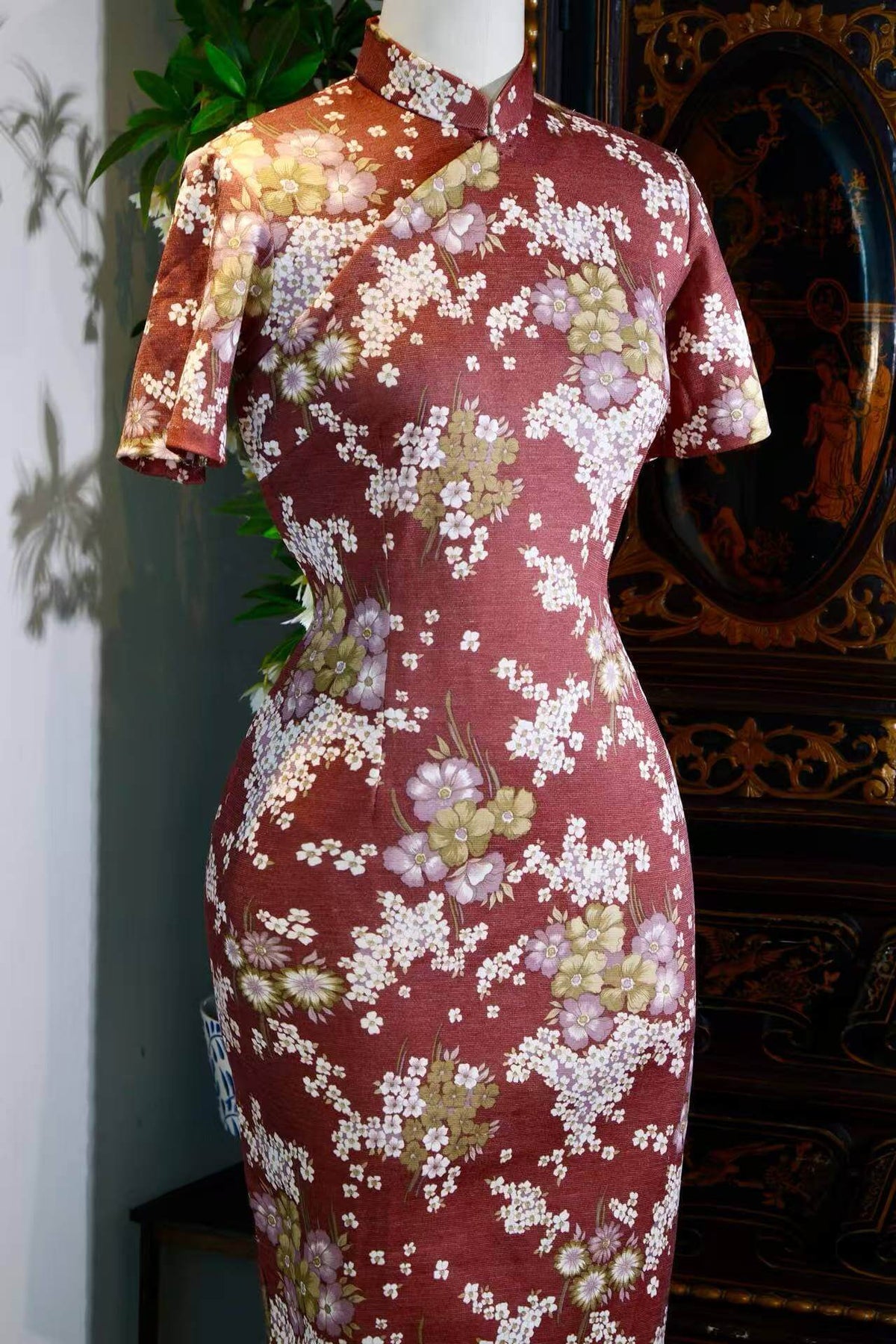 1960s 宝岛旧梦·南洋碎花赭石红古董旗袍 | A 1960s Dream of Formosa: Vintage Nanyang Dainty Floral Cheongsam in Ochre Red