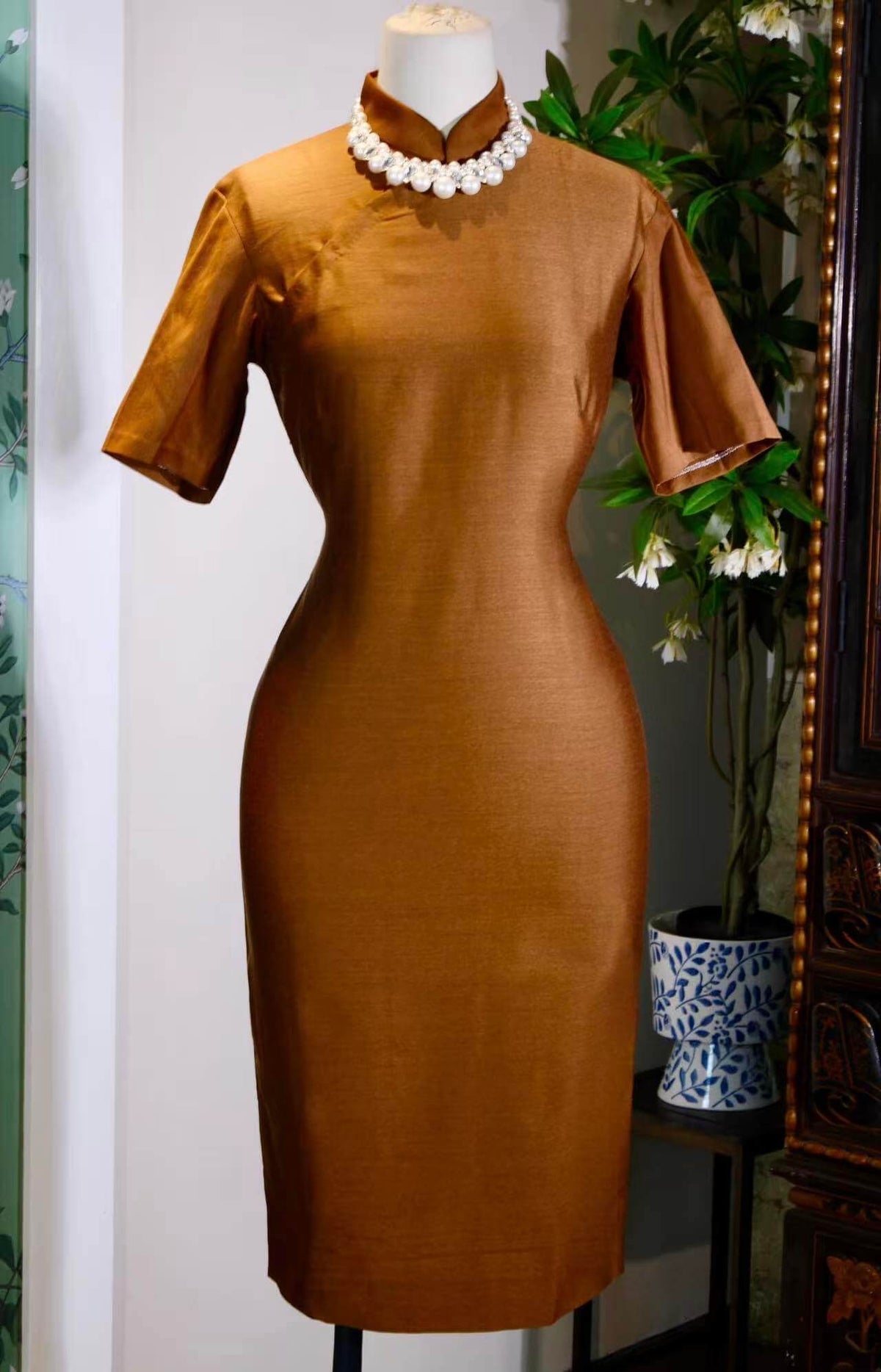 《落日熔金：1950年代港工古董旗袍》| Molten Sunset: A 1950s Hong Kong-Tailored Vintage Cheongsam