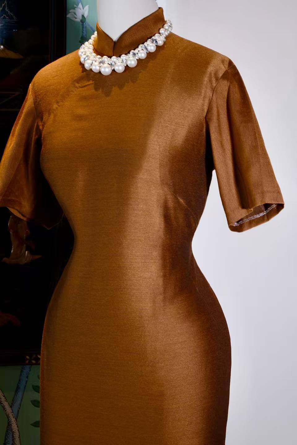 《落日熔金：1950年代港工古董旗袍》| Molten Sunset: A 1950s Hong Kong-Tailored Vintage Cheongsam