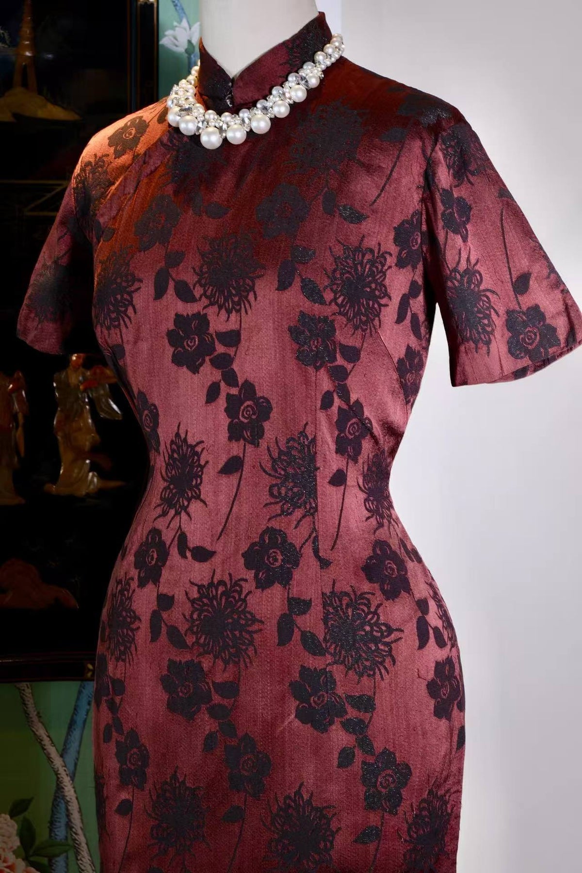 绮梦流金：一件上世纪五十年代港式旗袍的华服史诗 | "Golden Dreaming Flow: A Garment Epic of a 1950s Hong Kong-Style Cheongsam"