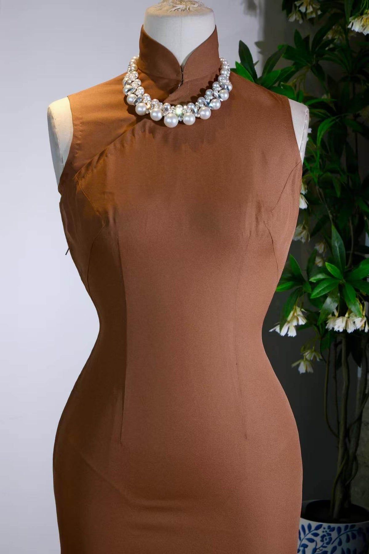 六十年代台湾古董旗袍——时光织就的东方雅韵 | 1960s Taiwanese Vintage Cheongsam — Eastern Refinement Woven by Time