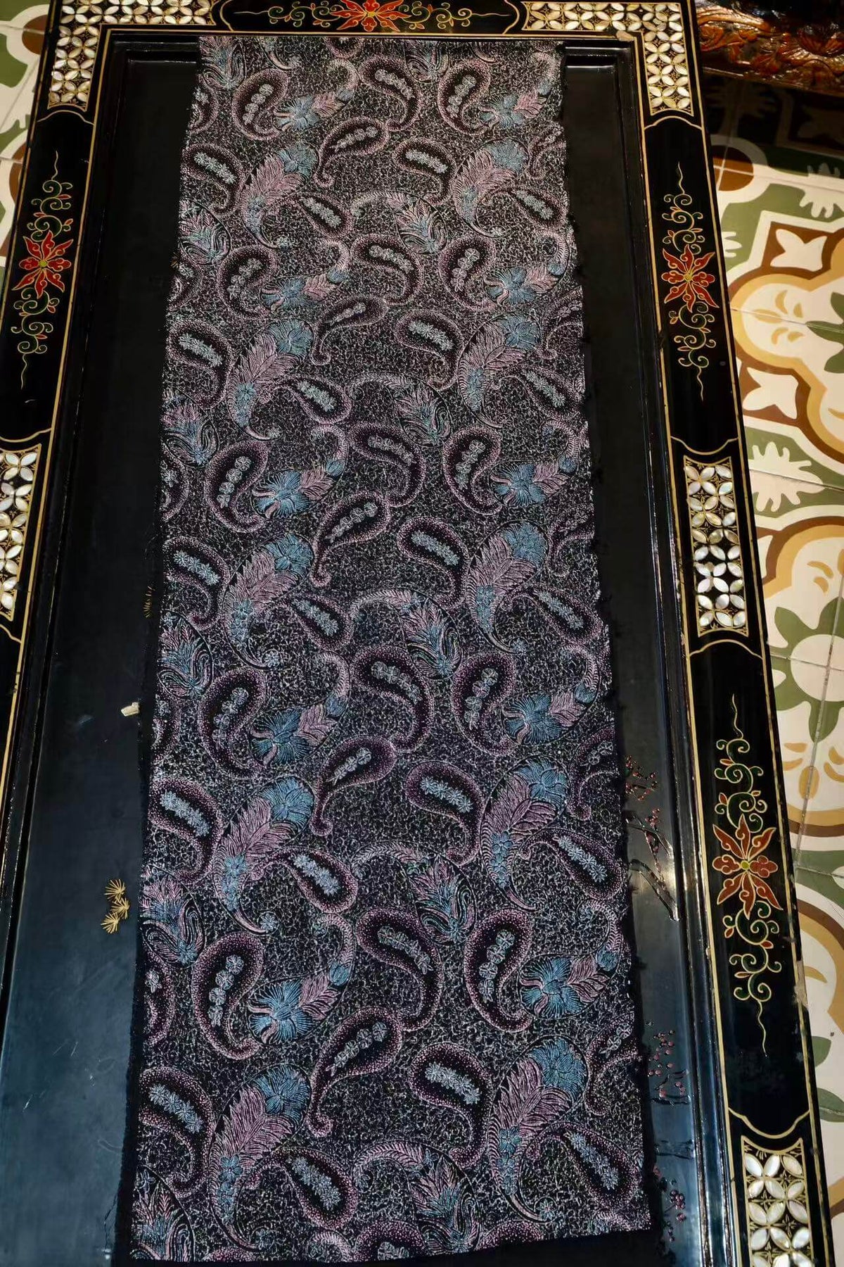 幽兰星华 · 繁星佩斯利真丝提花面料| Gothic Paisley Glow - Midnight Paisley Pure Silk Jacquard Fabric