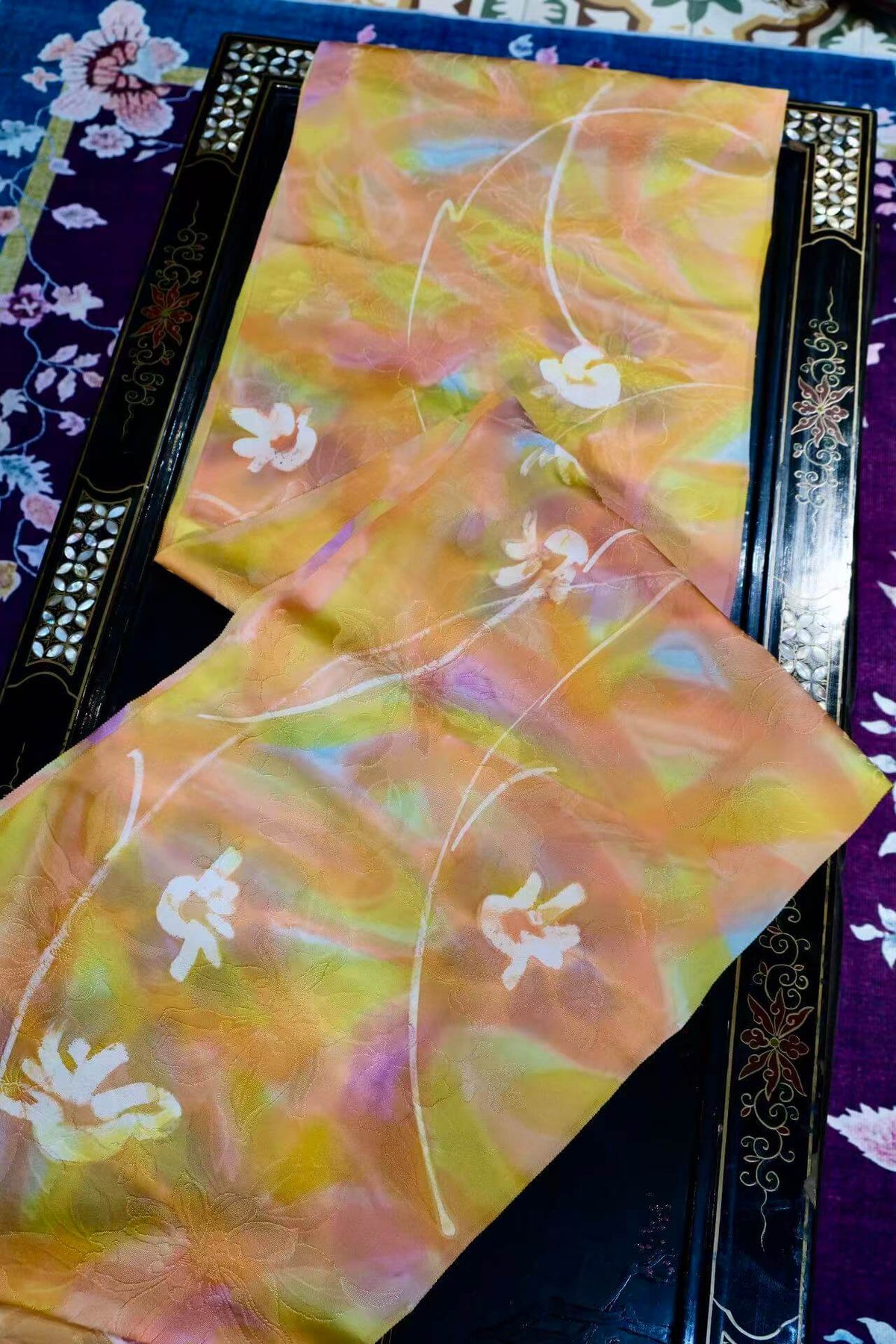 霞辉百合 · “朝霞映芳菲”：暖橘明黄渐变晕染交织白色提花百合与细微彩晕，梦幻诗意真丝印花提花面料| Aurora Lily Realm - "Radiant Morning Bloom": Sunset Orange and Canary Yellow Gradient Shading Interlocking Pure White Jacquard Lilies and Pastel Watercolors, Poetical Pure Silk Jacquard Fabric