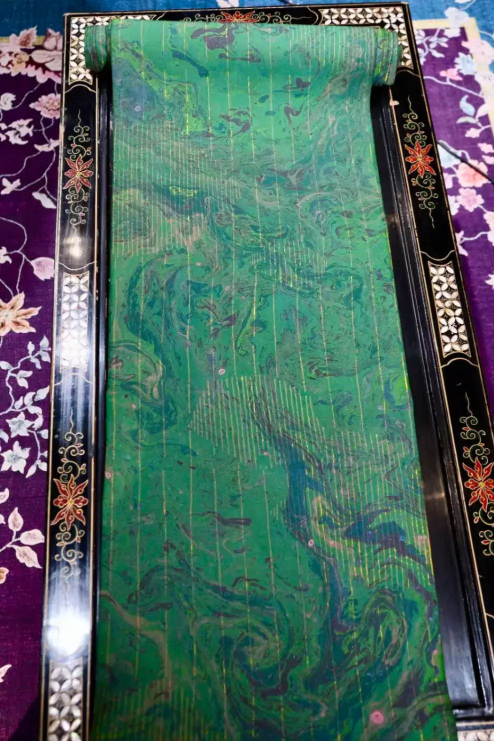 绿色大理石流砂纹带金色经线印花真丝面料 | Green Marbled Print Silk Fabric with Gold Woven Stripes