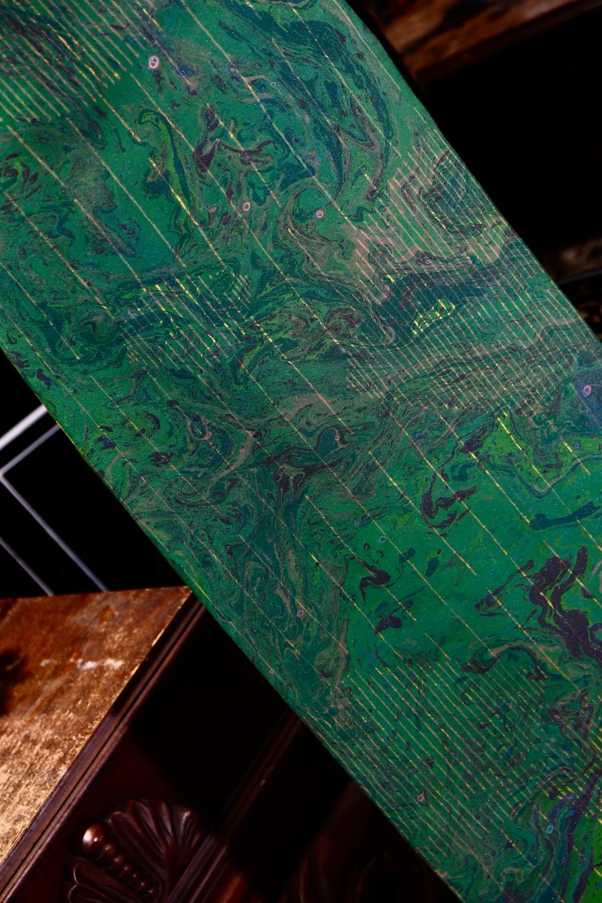 绿色大理石流砂纹带金色经线印花真丝面料 | Green Marbled Print Silk Fabric with Gold Woven Stripes