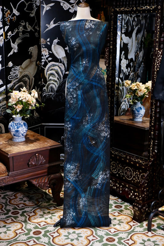暗夜流光 · 银蓝星轨真丝面料 | Midnight Glow - Silver-Blue Star Trail Silk Fabric