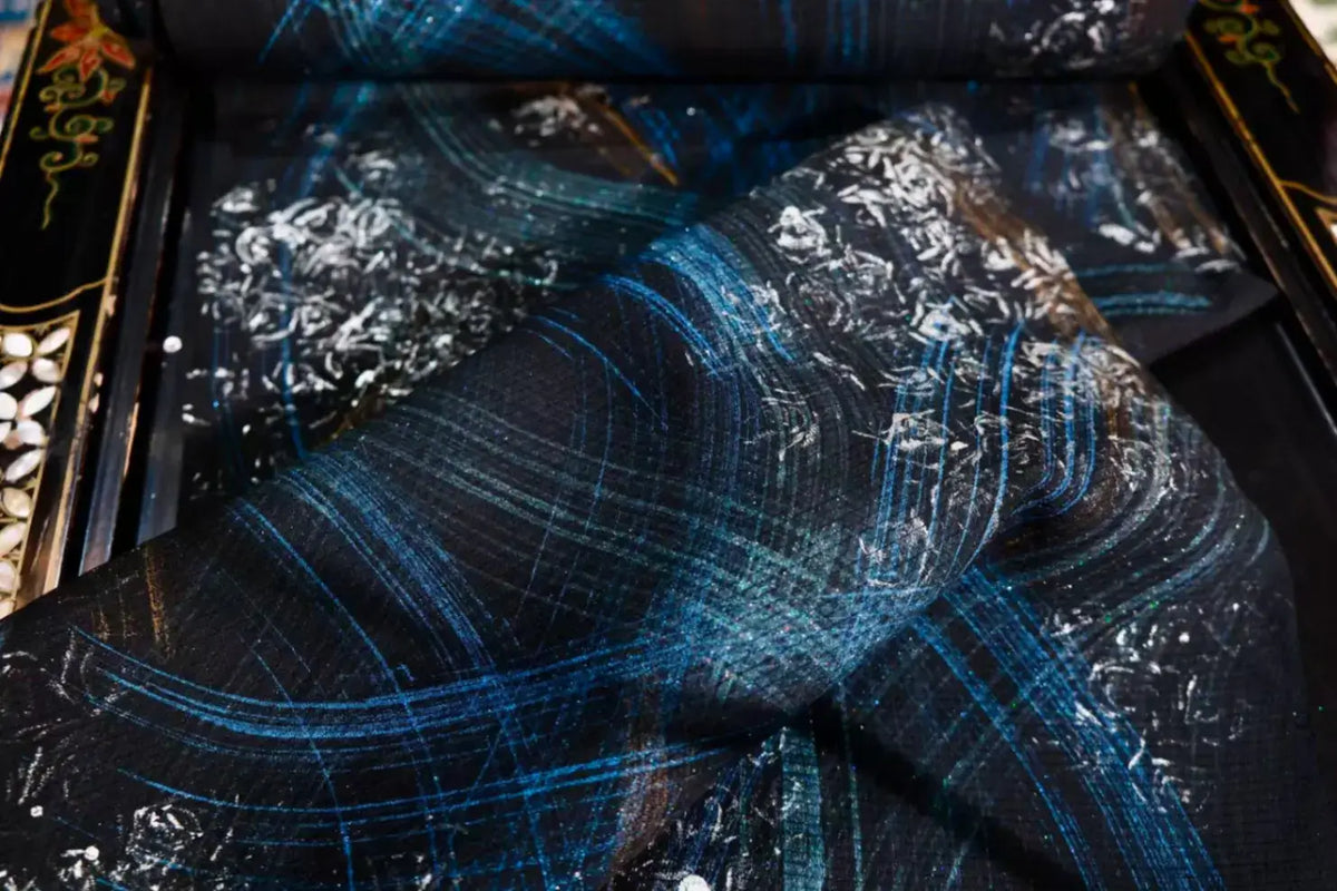 暗夜流光 · 银蓝星轨真丝面料 | Midnight Glow - Silver-Blue Star Trail Silk Fabric