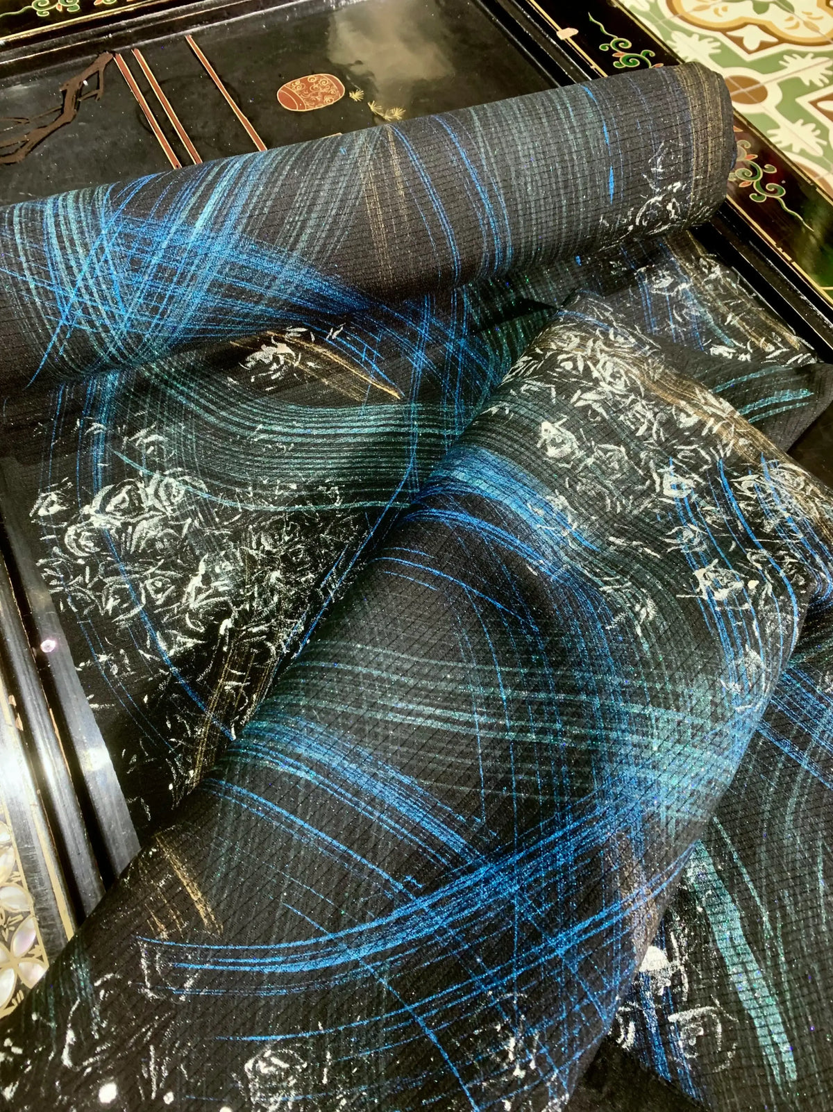 暗夜流光 · 银蓝星轨真丝面料 | Midnight Glow - Silver-Blue Star Trail Silk Fabric
